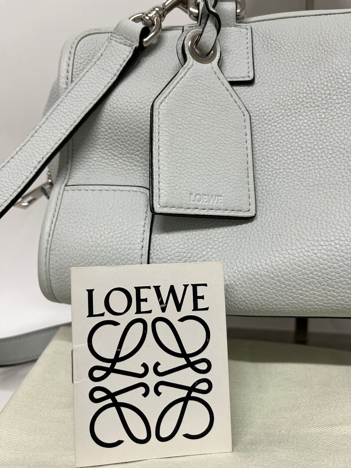 Loewe Amazona 28 Piel Blanca con Bandolera