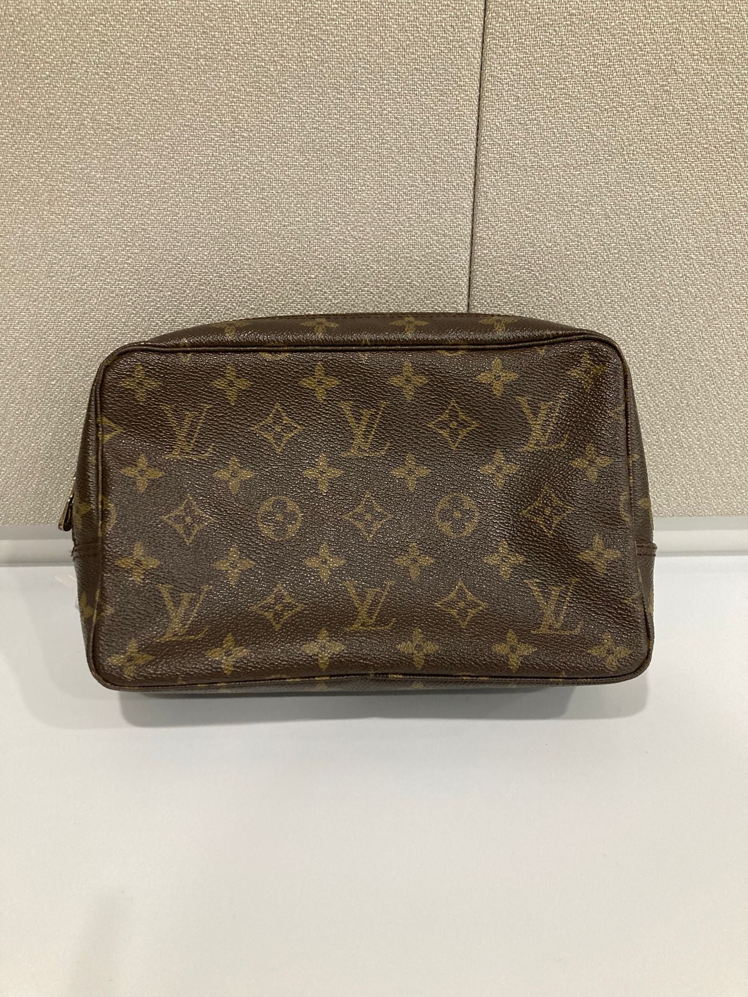 Louis Vuitton Trousse Toilette 23 Monogram – Vintage