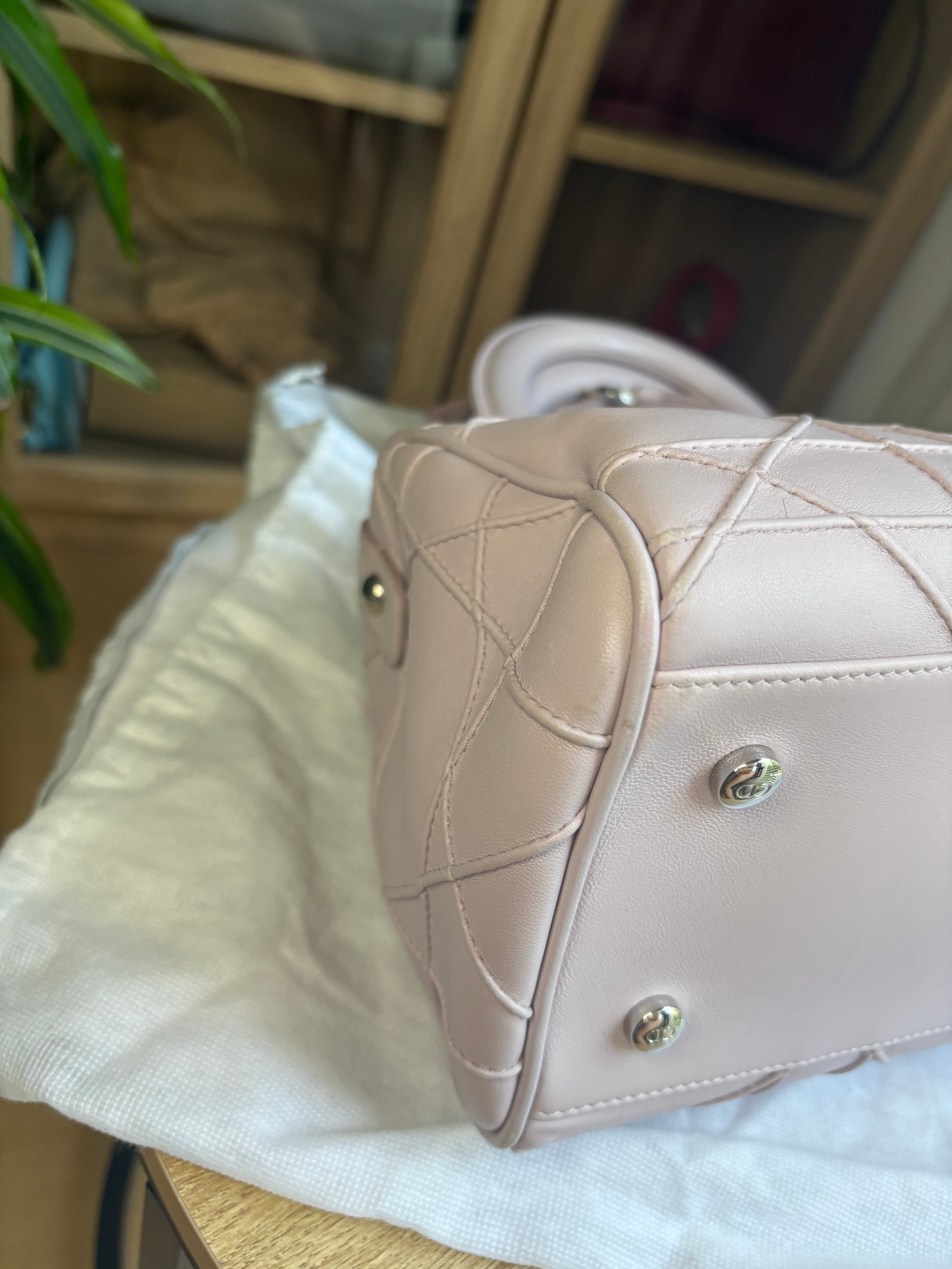 Christian Dior Lady Dior Granville – Rosa Palo con Herrajes Plateados y Bandolera