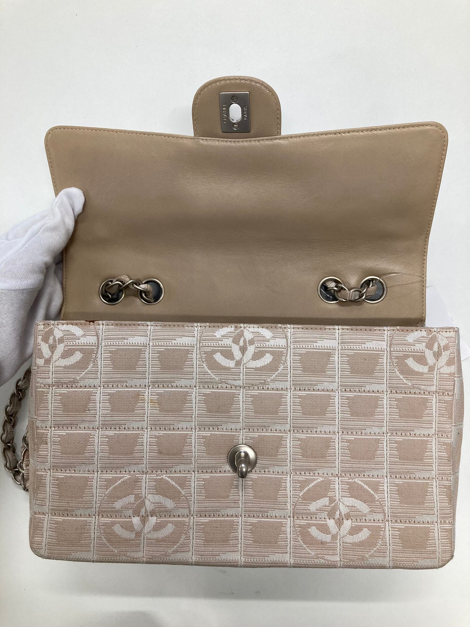 Chanel Timeless lona rosa-beige “Choco Bar” bandolera