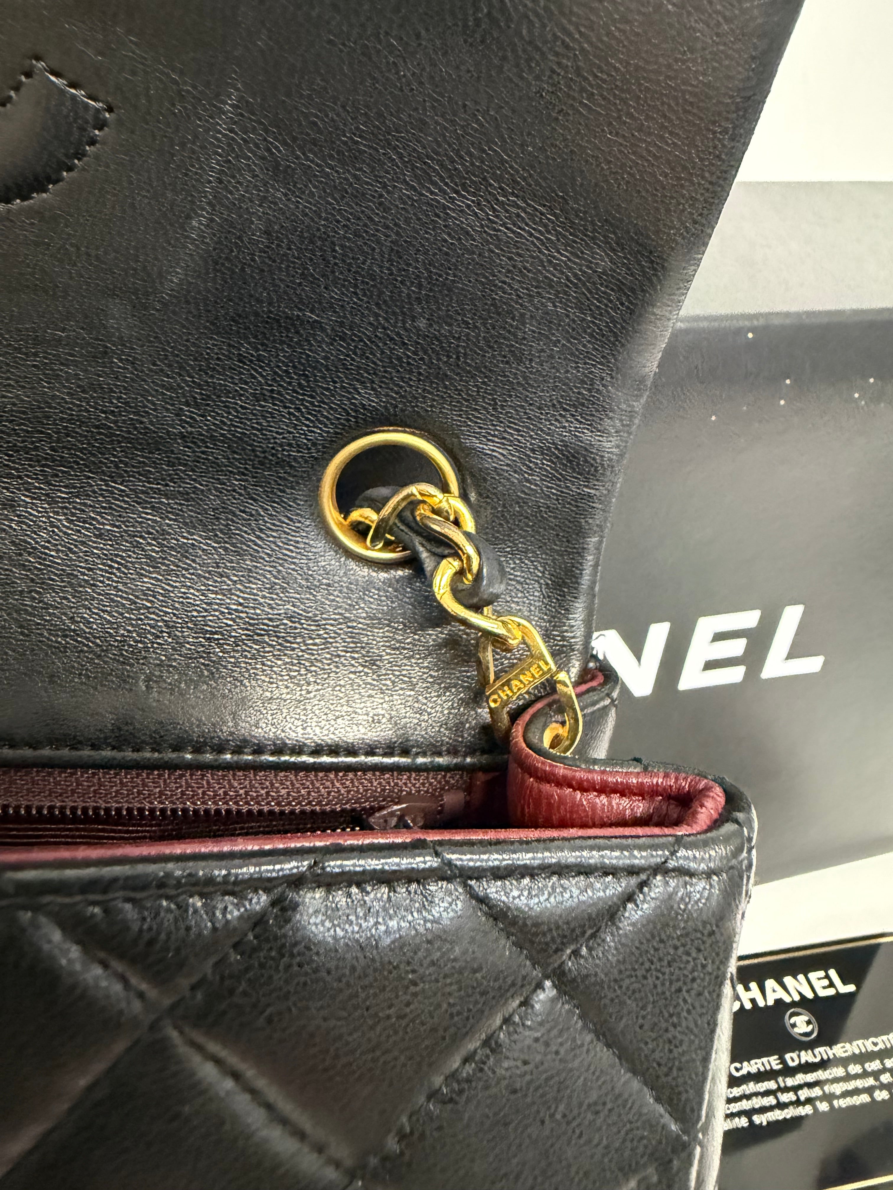 Chanel Mini Matelassé 20 Square Piel Cordero Negra