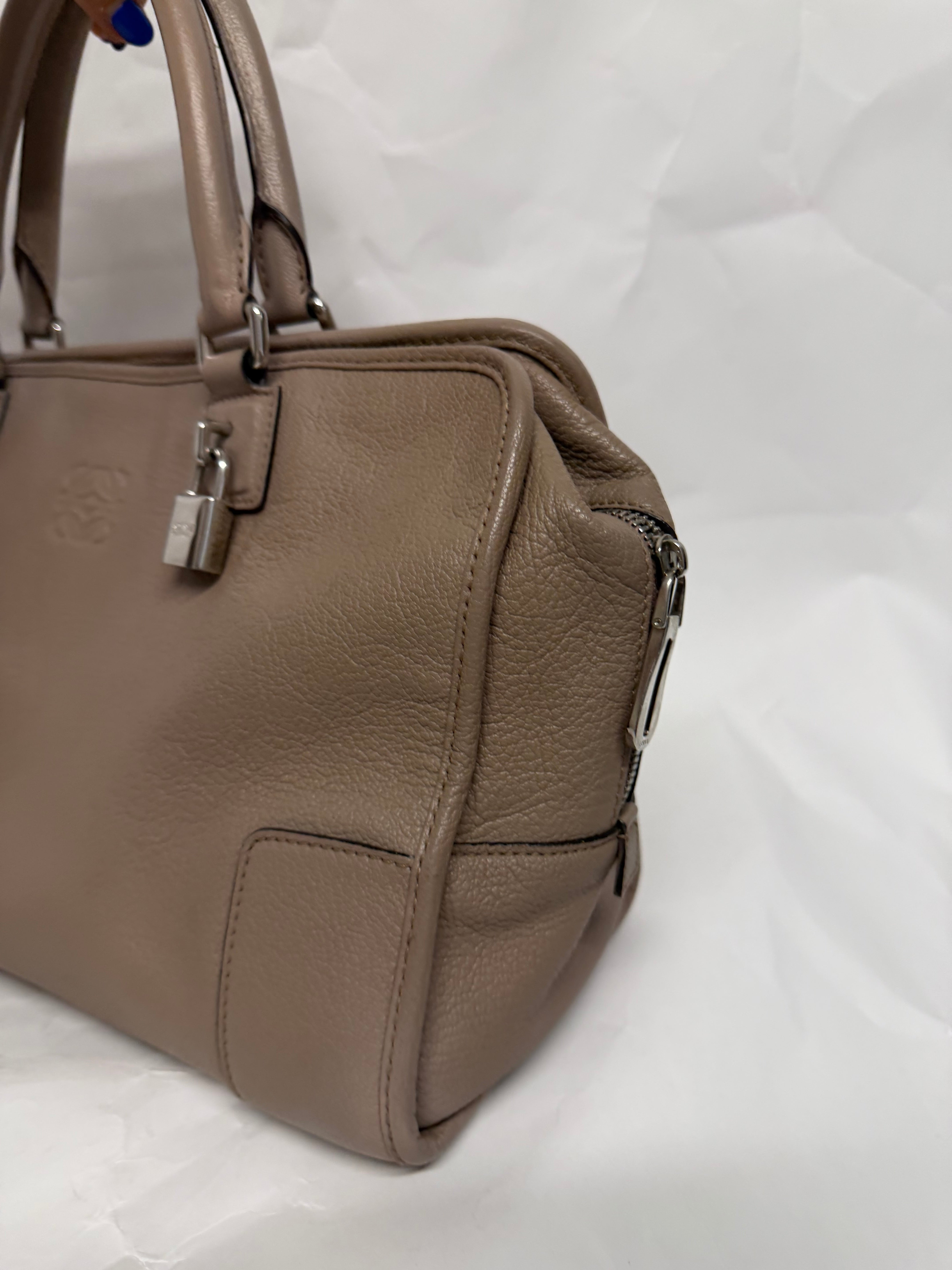 Loewe Amazona 36 | Piel Granulada Greige