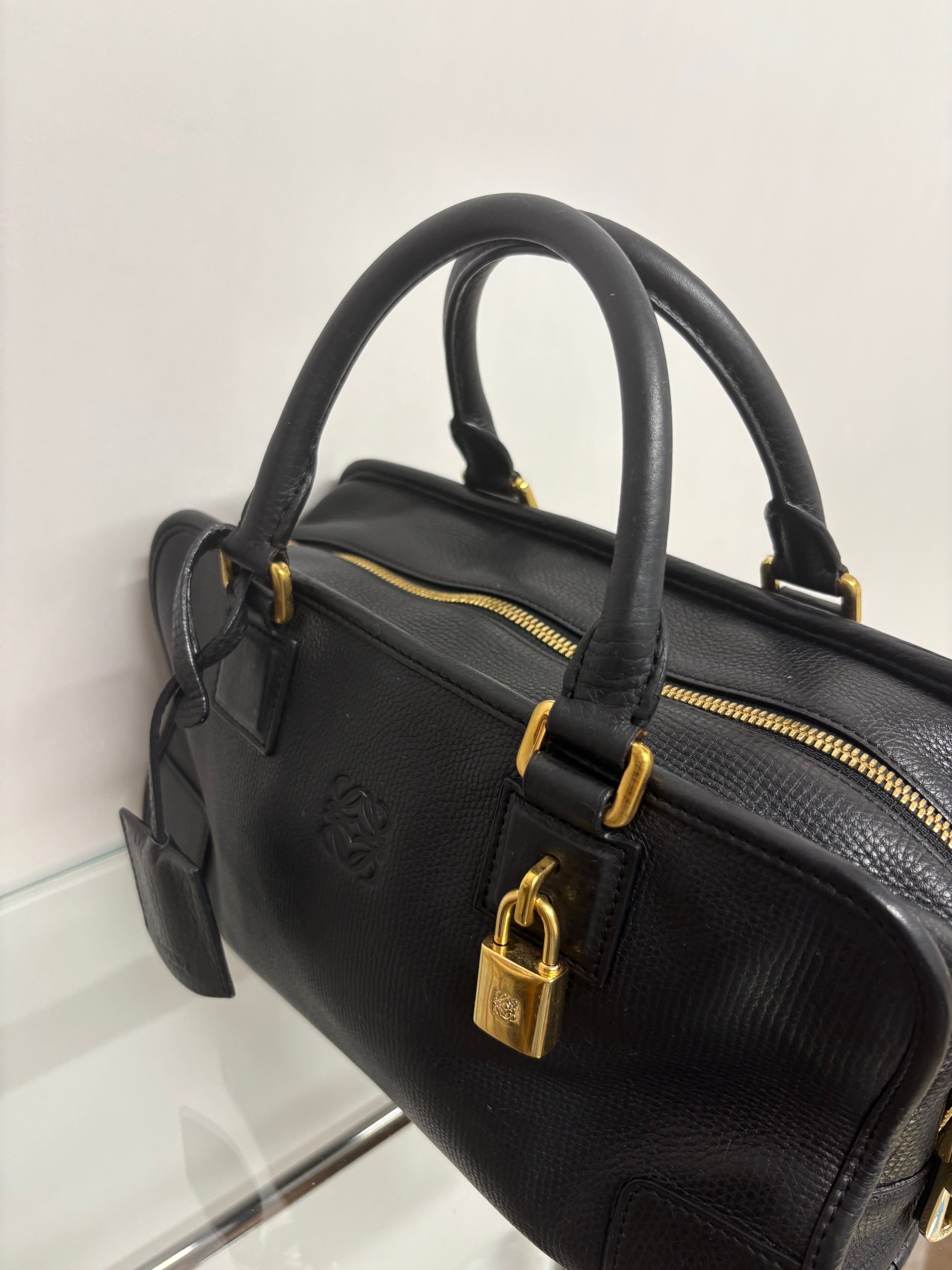 Loewe amazona 30 piel granulada negra