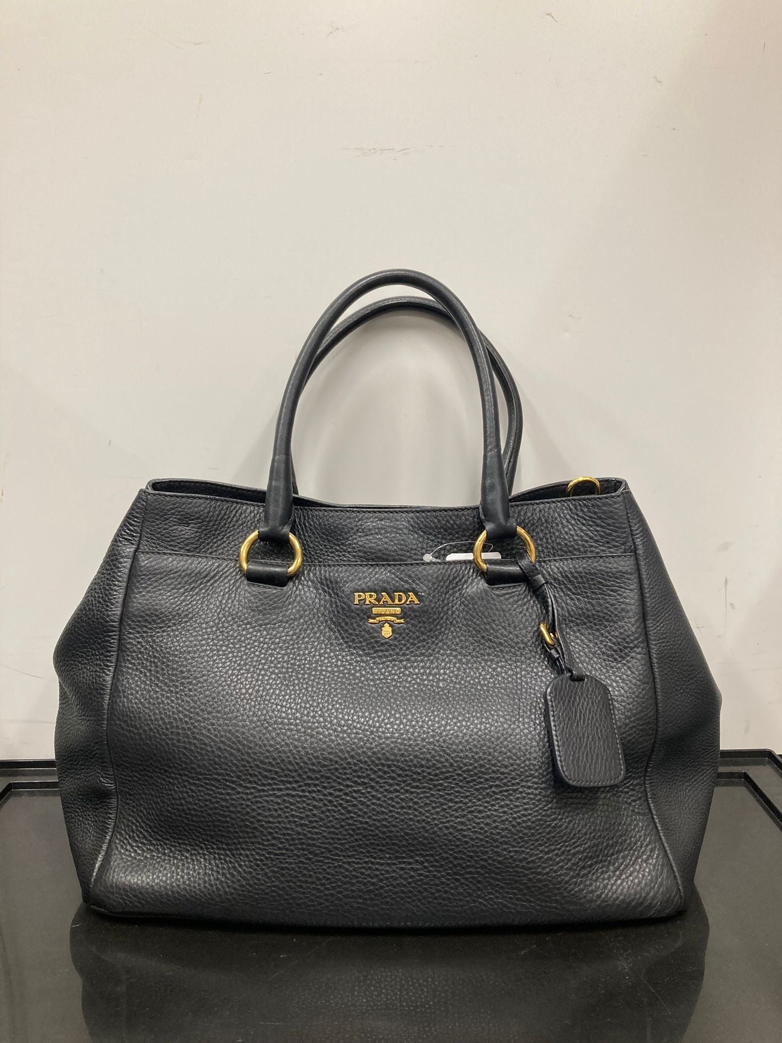 Prada vitello tote negra