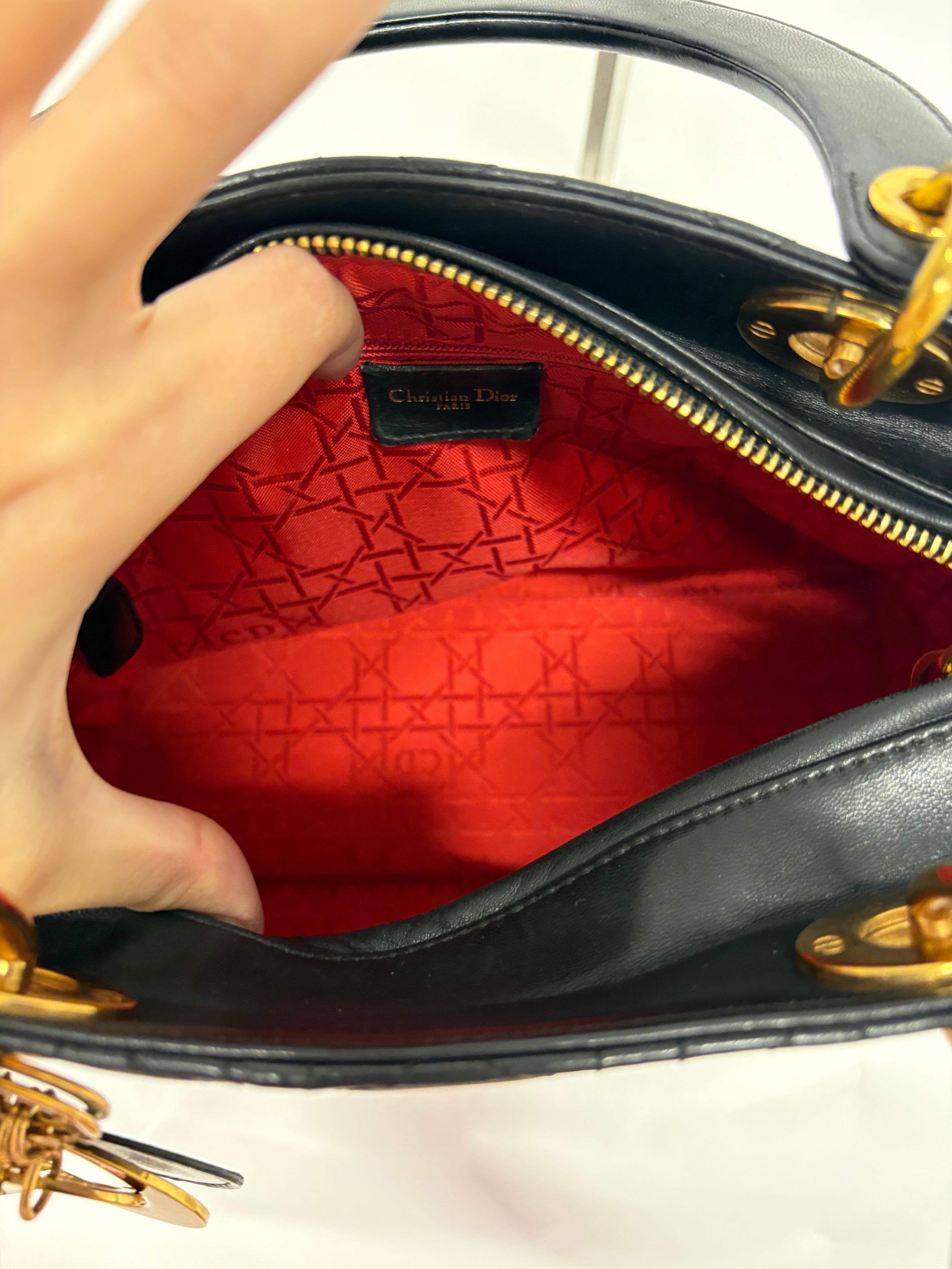 Christian Dior Lady Dior Mediana Cannage Negra y dorado