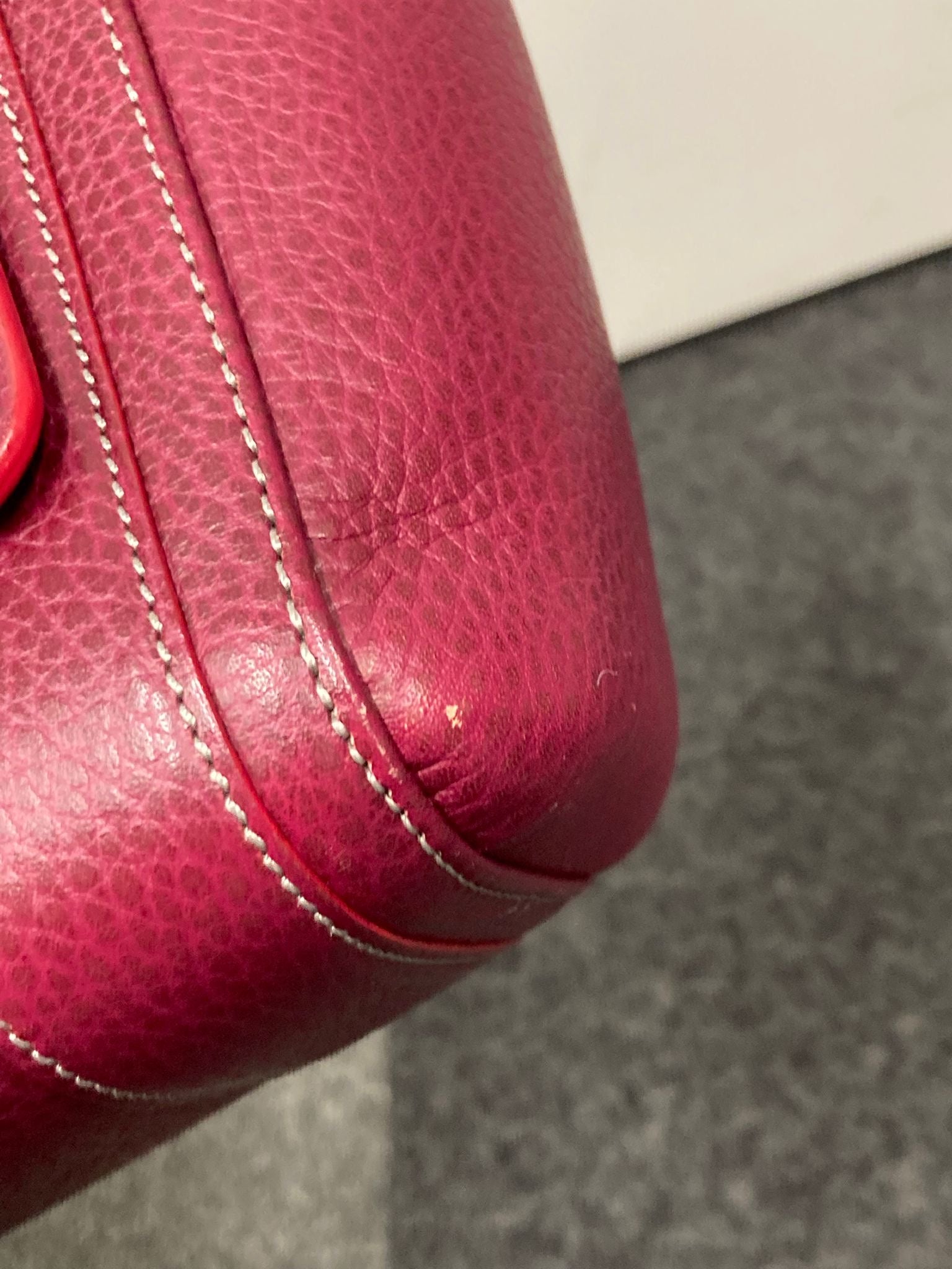 Loewe Logo Tote en piel burdeos