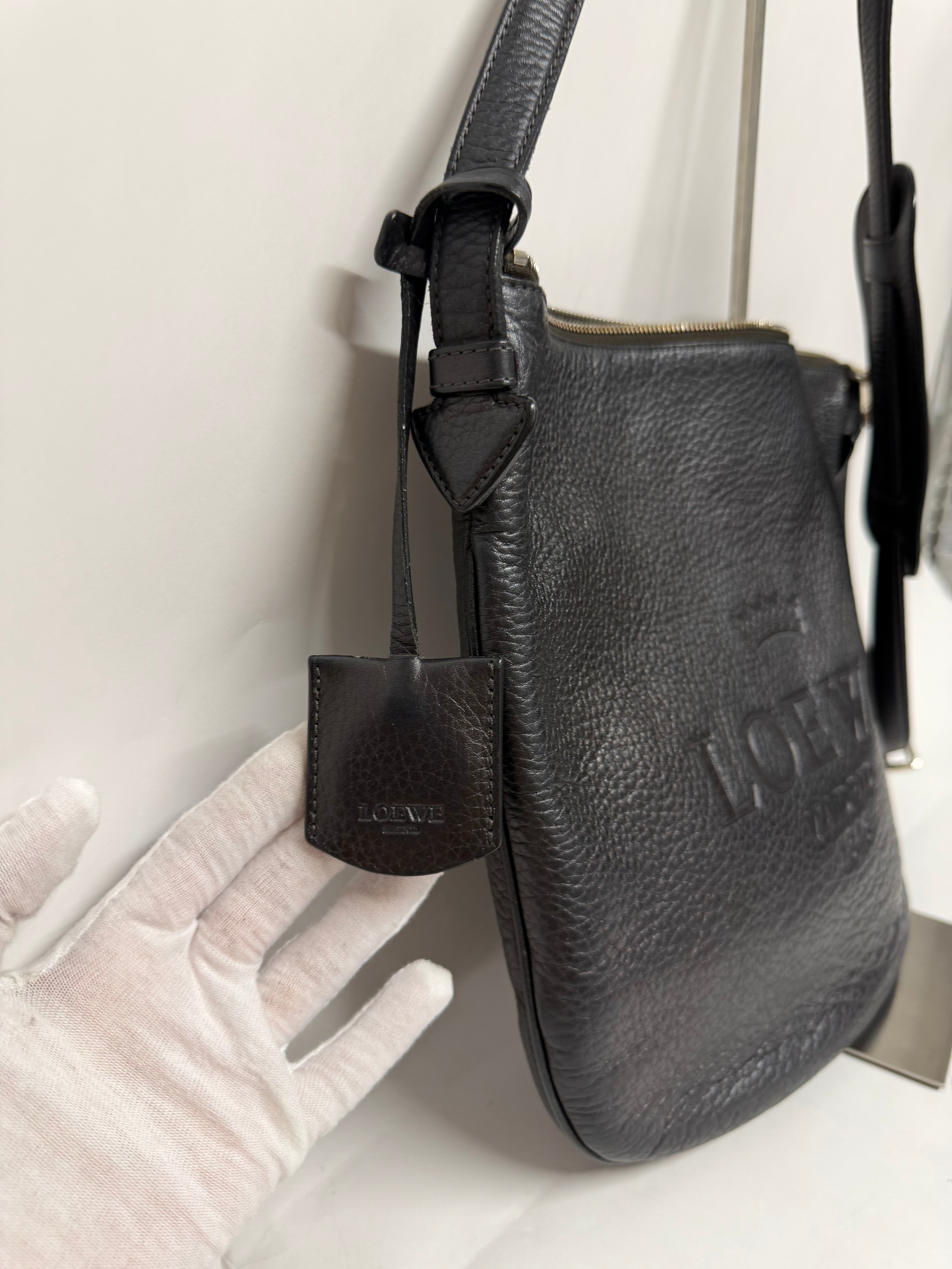 Loewe Heritage Bandolera Piel Granulada Negra