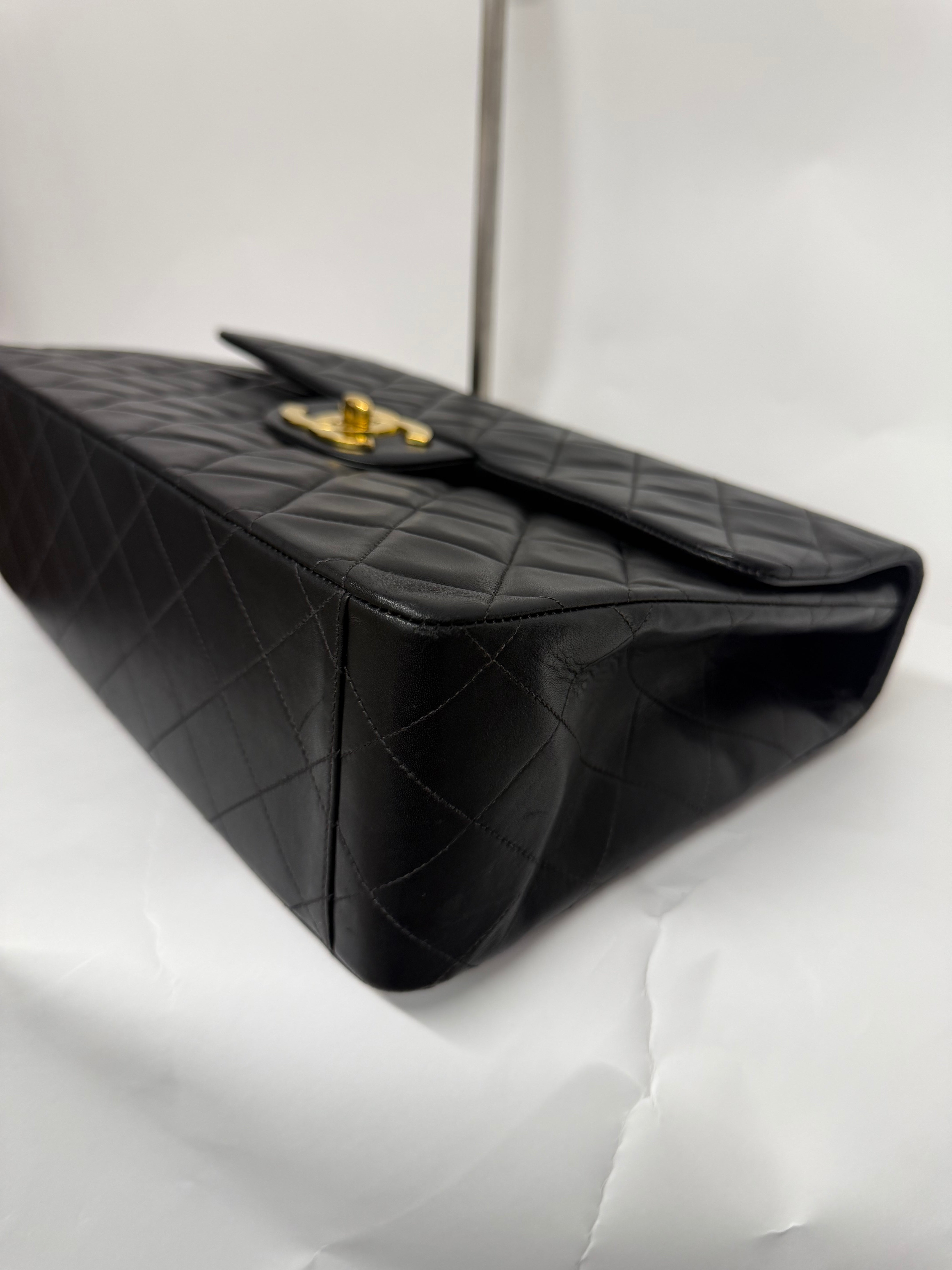 Chanel Maxi Jumbo Single Flap Lambskin Negro GHW