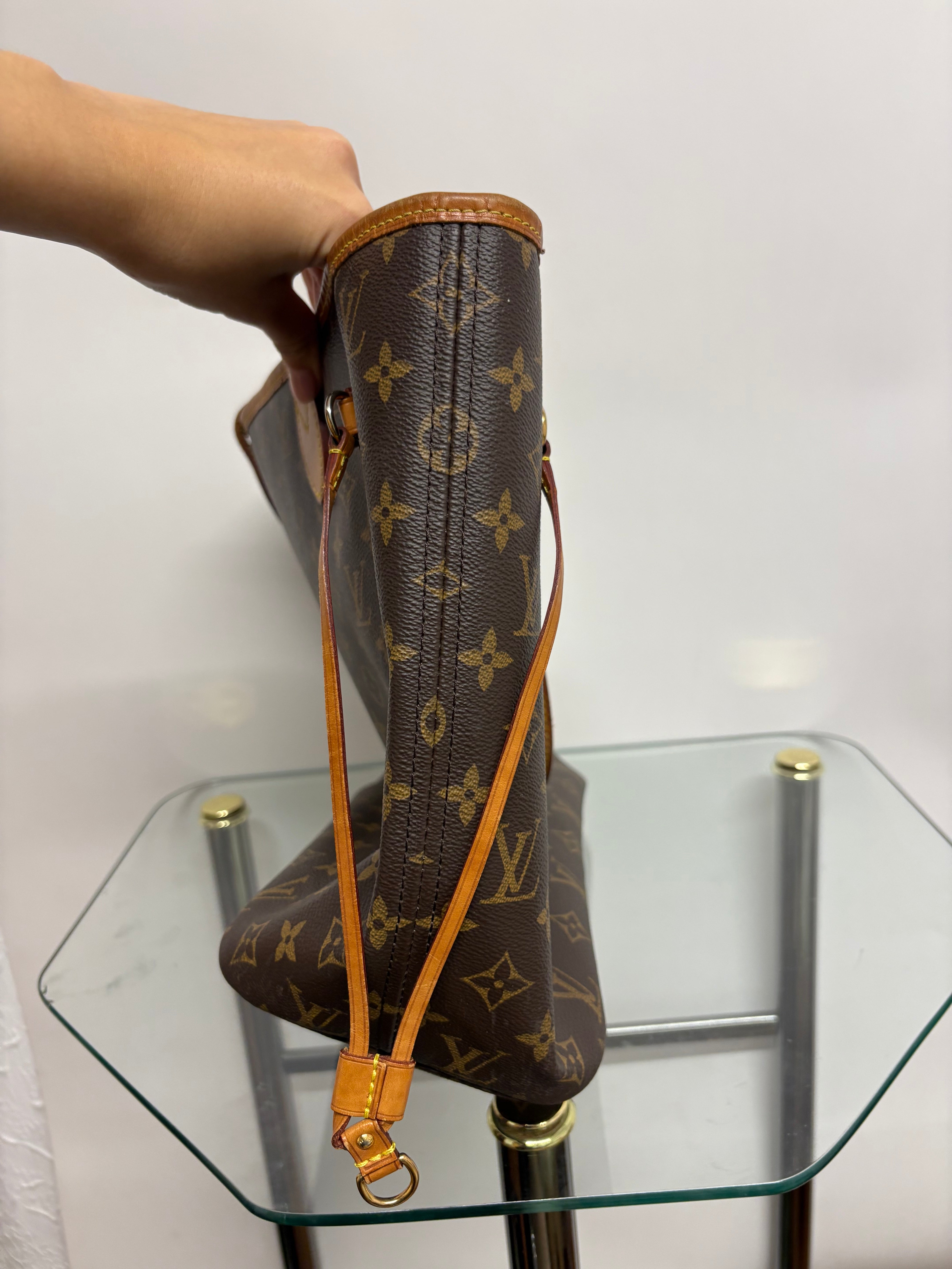 Louis Vuitton Neverfull MM monogram interior Rosa