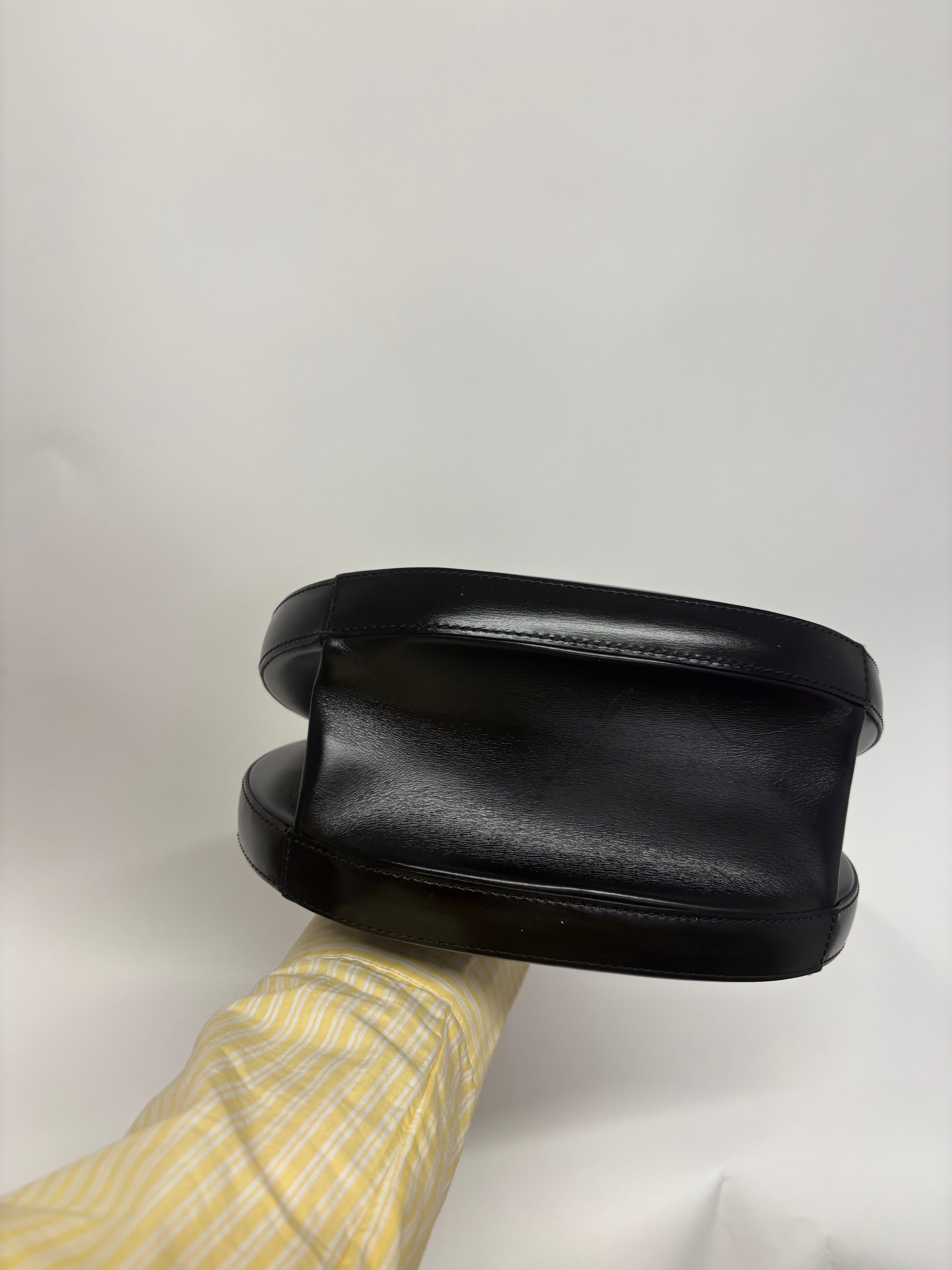 Loewe bombonera negra de mano piel cepillada