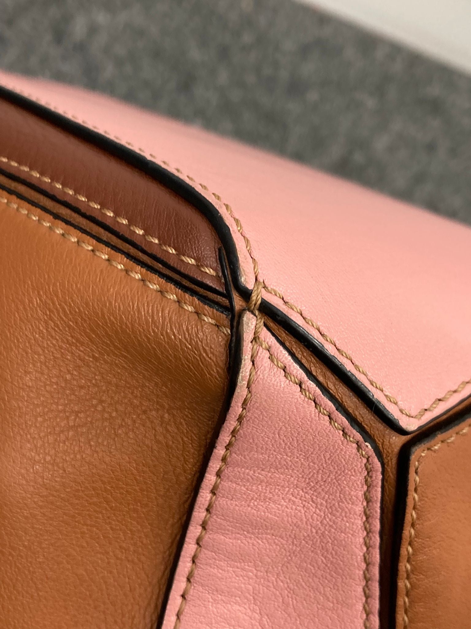 Loewe Puzzle Small tricolor en piel marrón y rosa