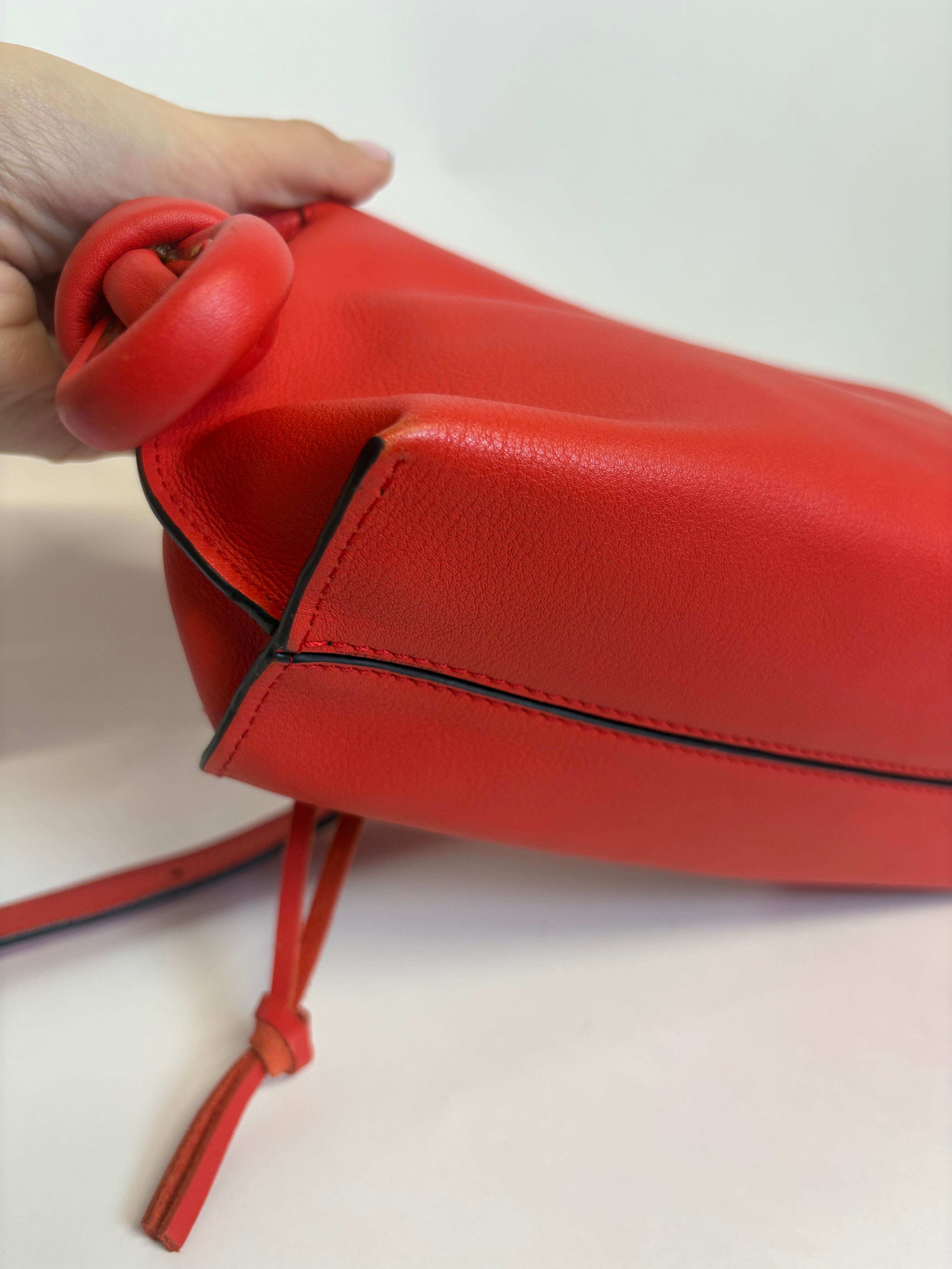Loewe Flamenco Knot Bolso bandolera piel roja