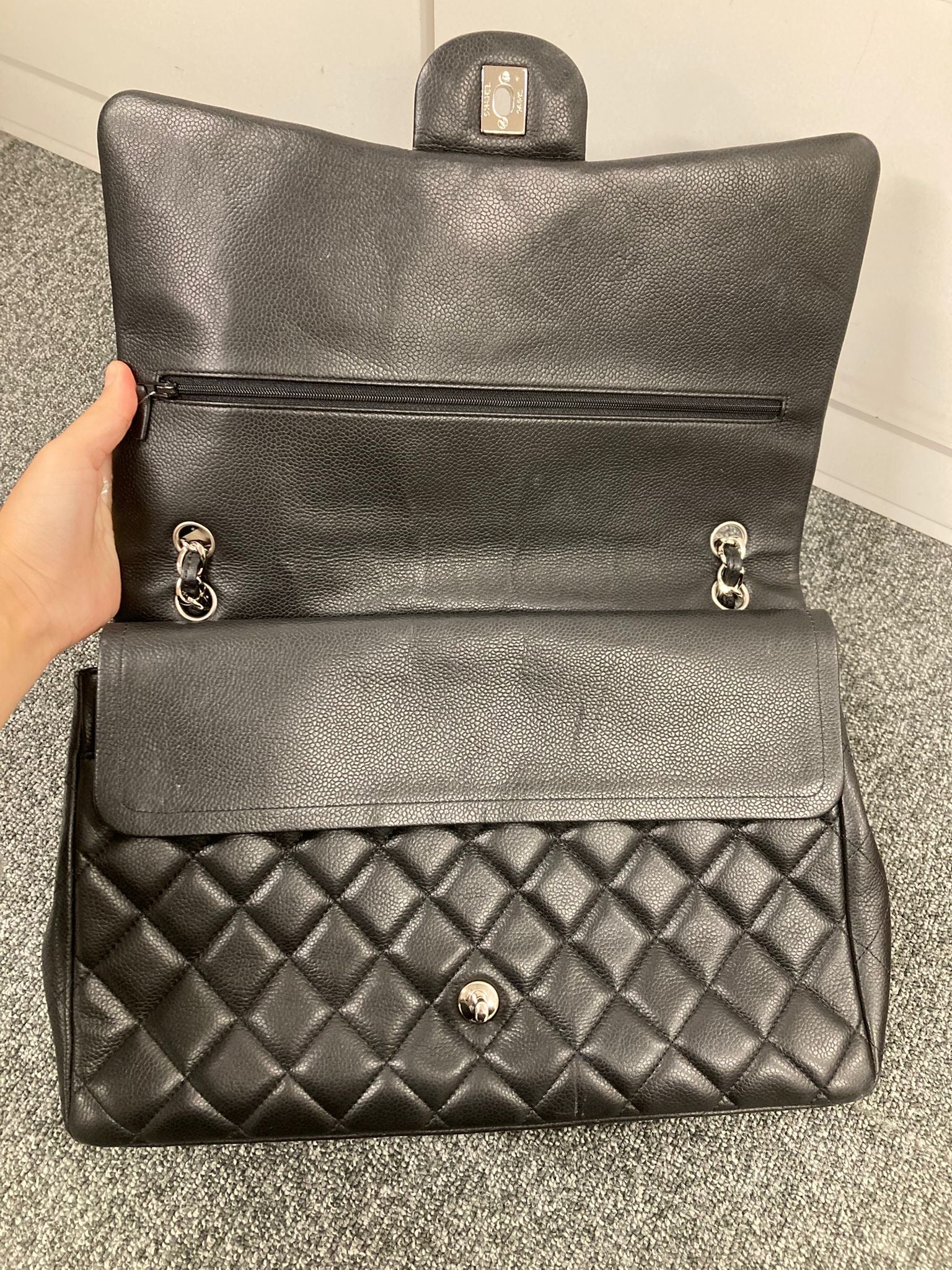 CHANEL Classic Double Flap 34 Caviar Bordeaux con herrajes plateados