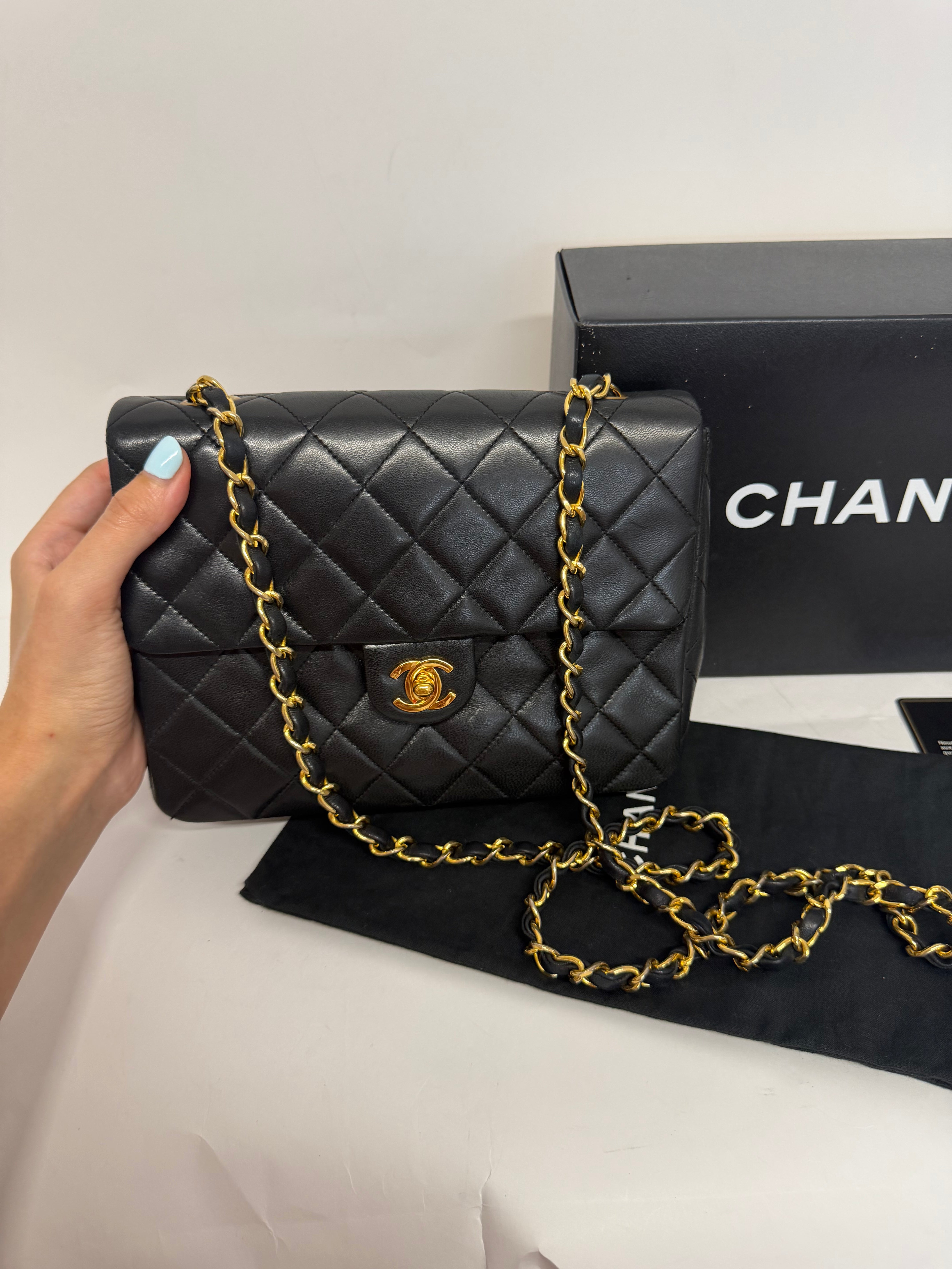 Chanel Mini Matelassé 20 Square Piel Cordero Negra