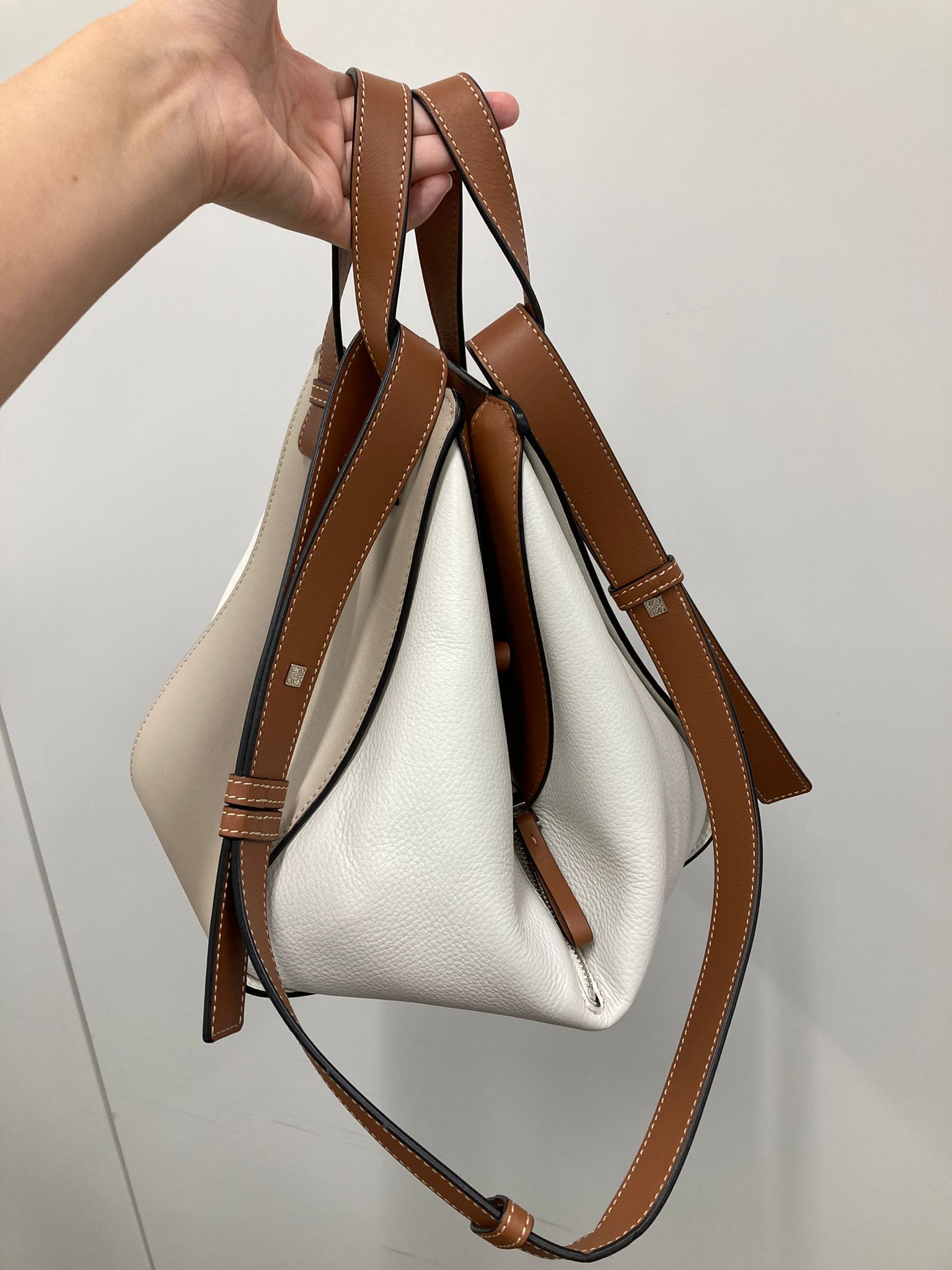 Loewe hammock small tricolor camel y blanco