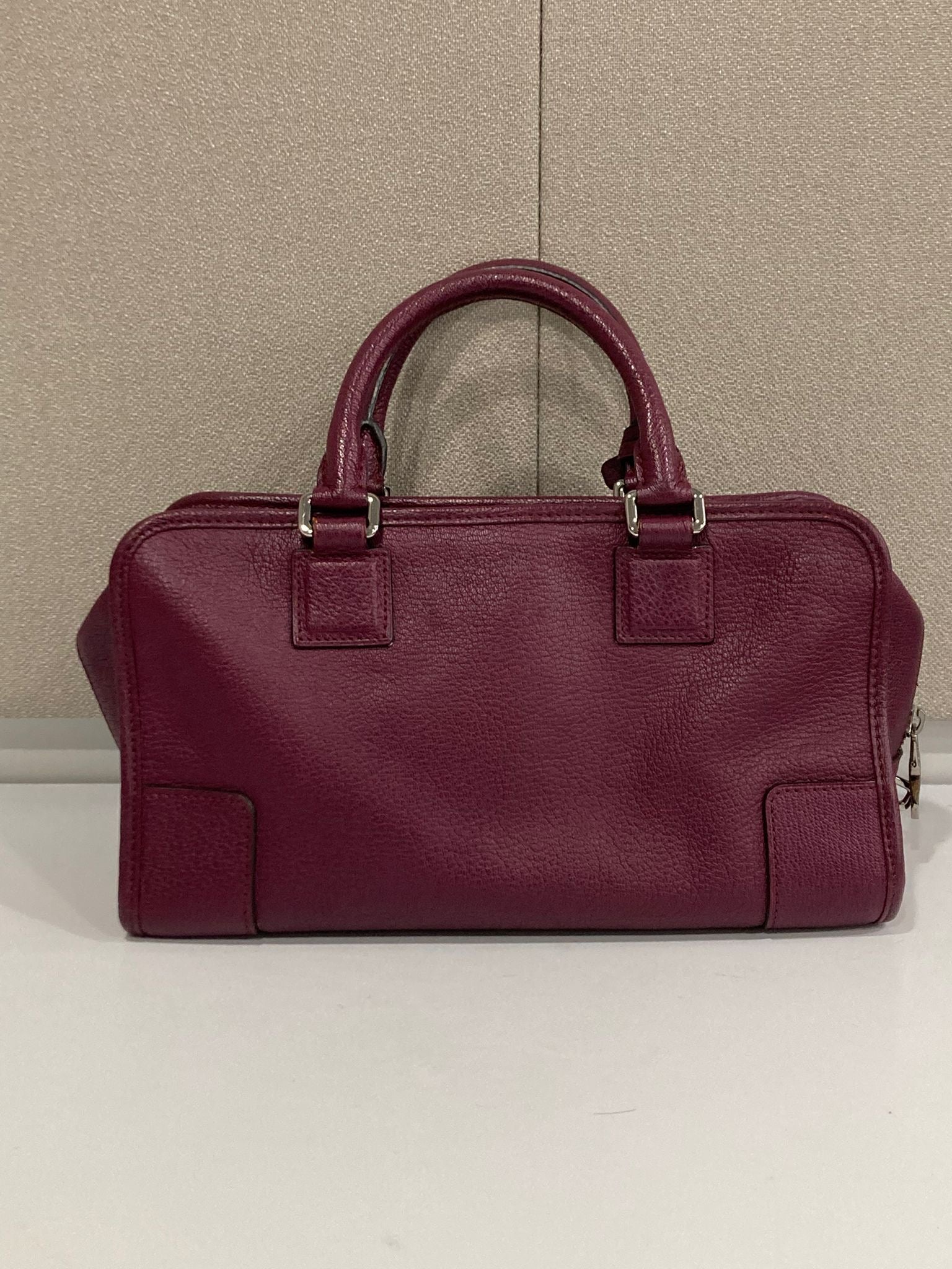 Loewe amazona 28 vino burdeos