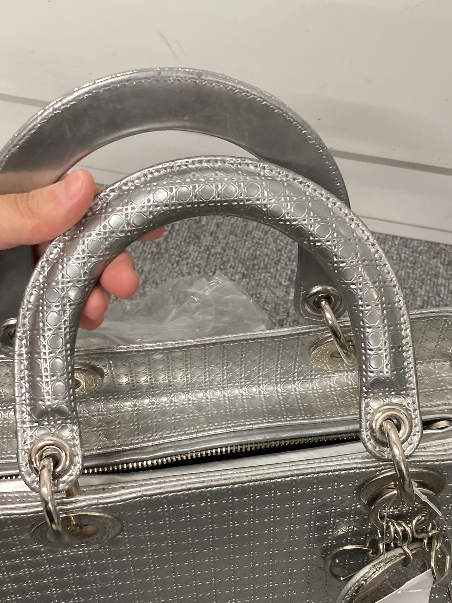 Christian Dior Lady Dior Cannage – Piel plateada