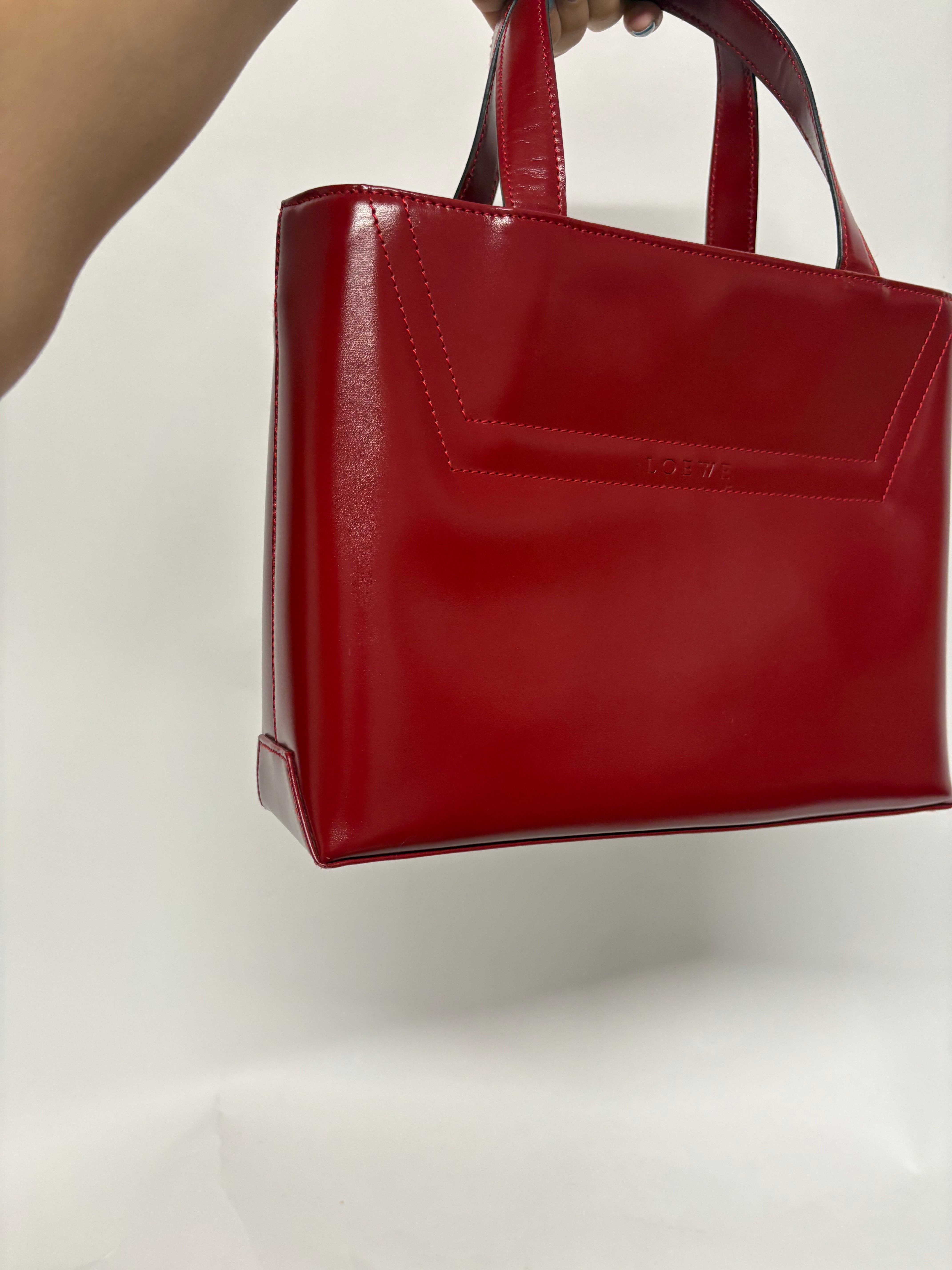 Loewe vintage estructurado cuadrado mini en piel cepillada roja