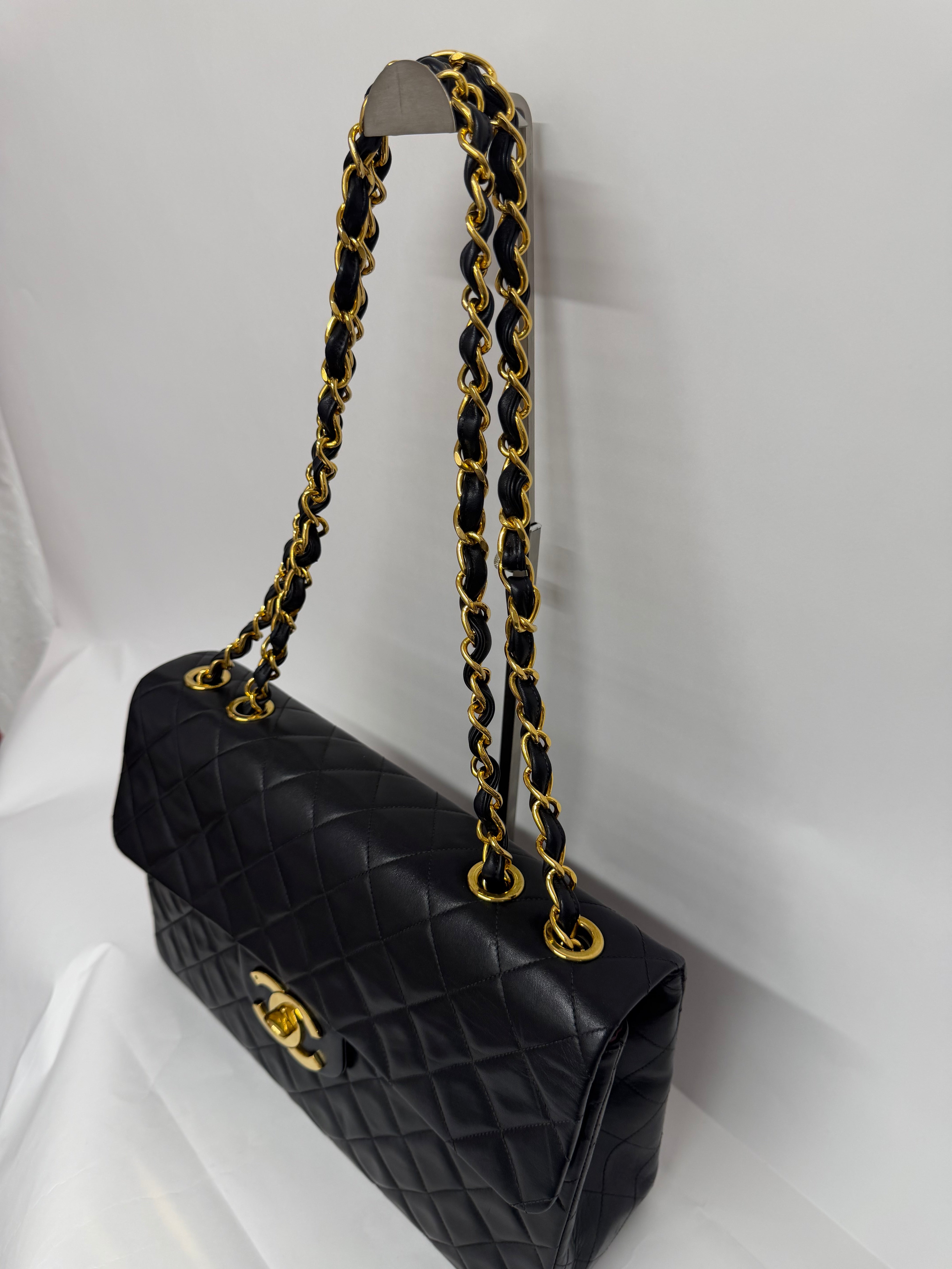 Chanel Maxi Jumbo Single Flap Lambskin Negro GHW