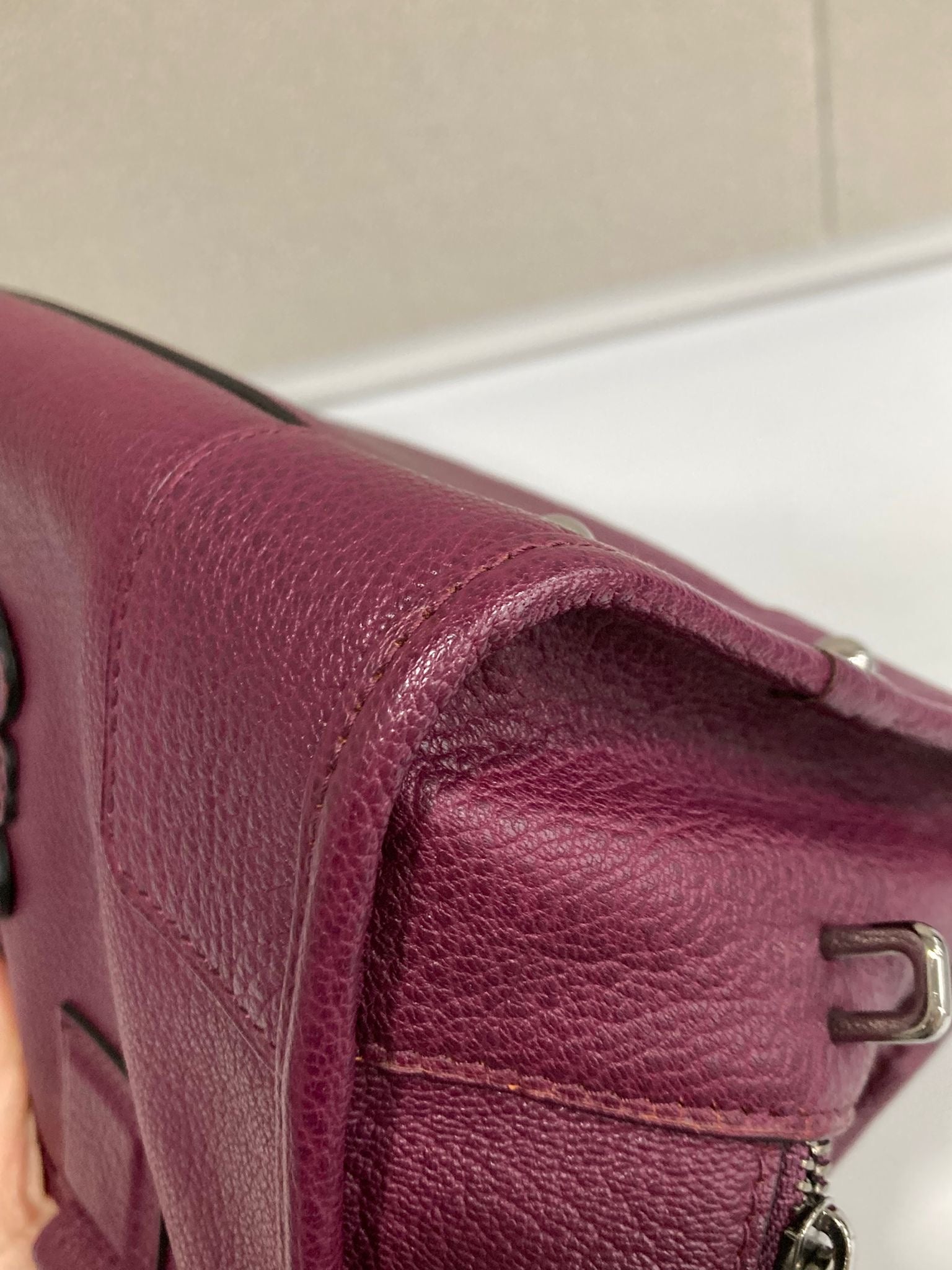 Loewe amazona 28 vino burdeos