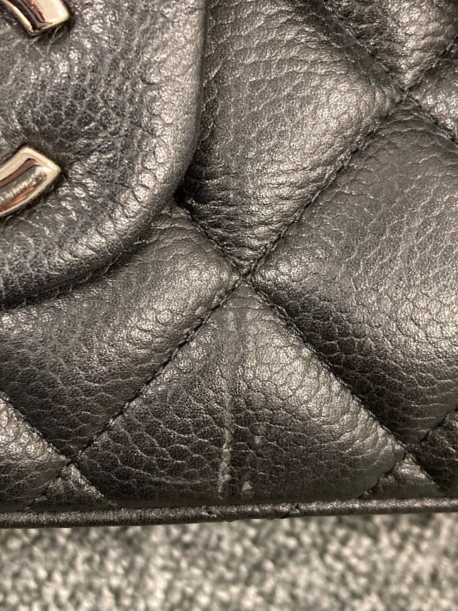 CHANEL Classic Double Flap 34 Caviar Bordeaux con herrajes plateados