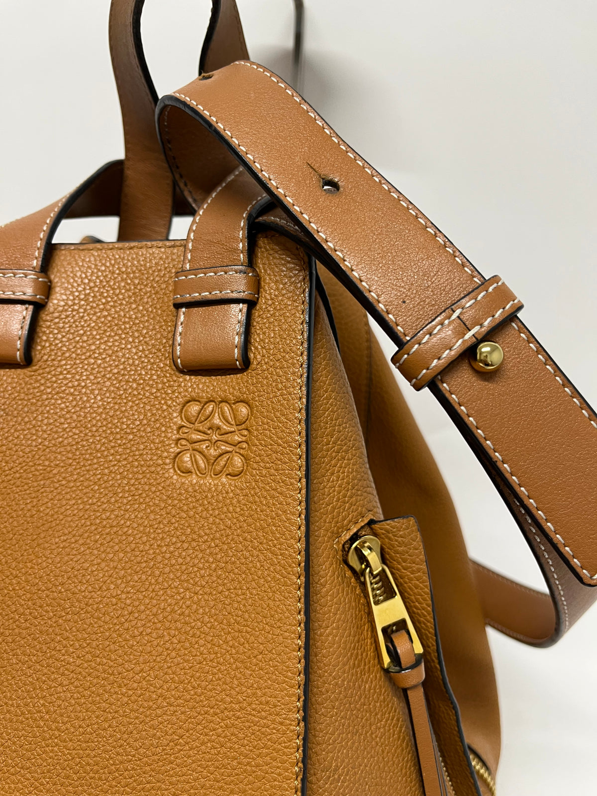 Loewe Hammock Mediano Piel Graneada Camel