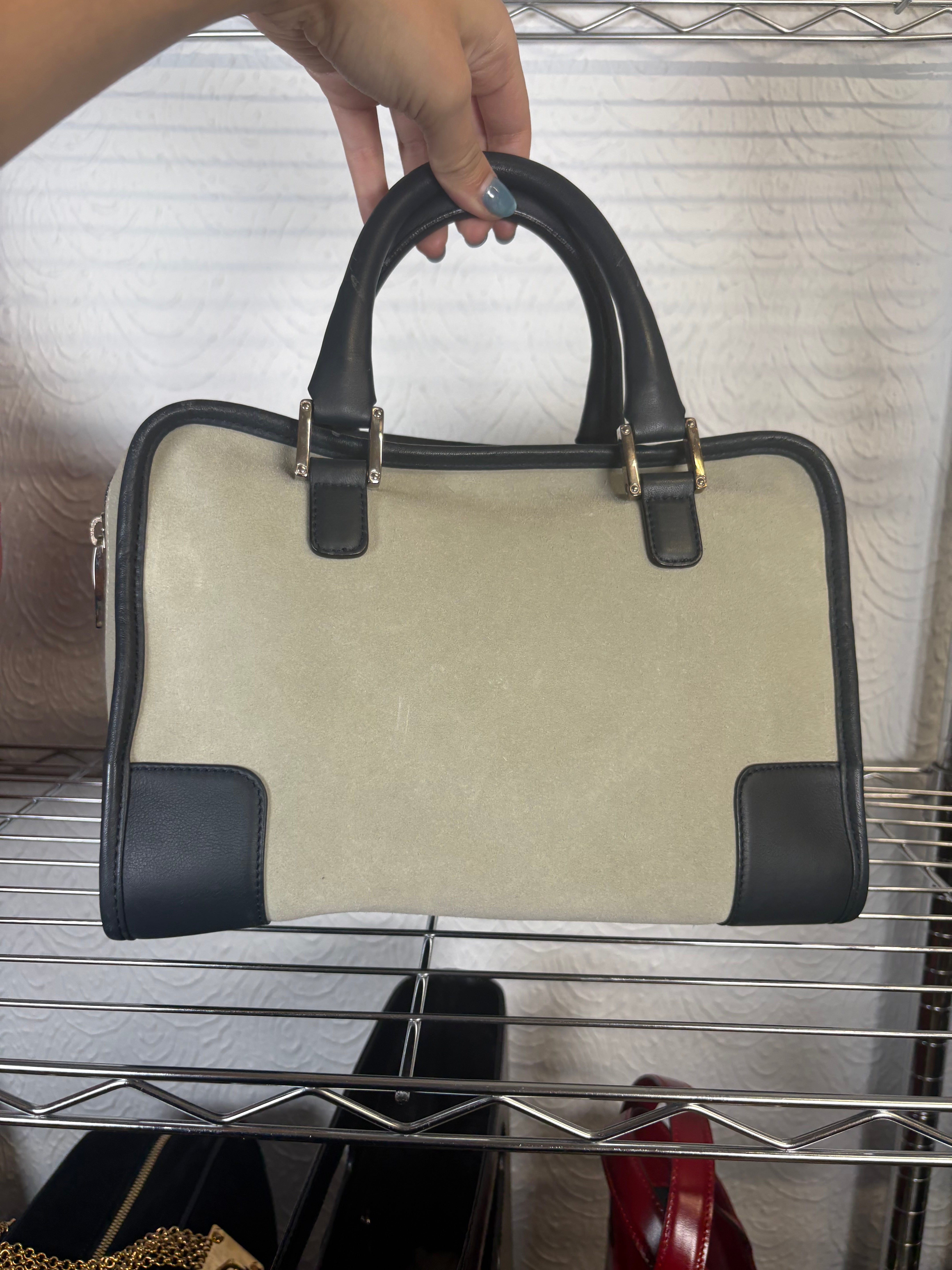 Loewe Amazona 27 Ante y Piel Verde Claro 2 bandoleras