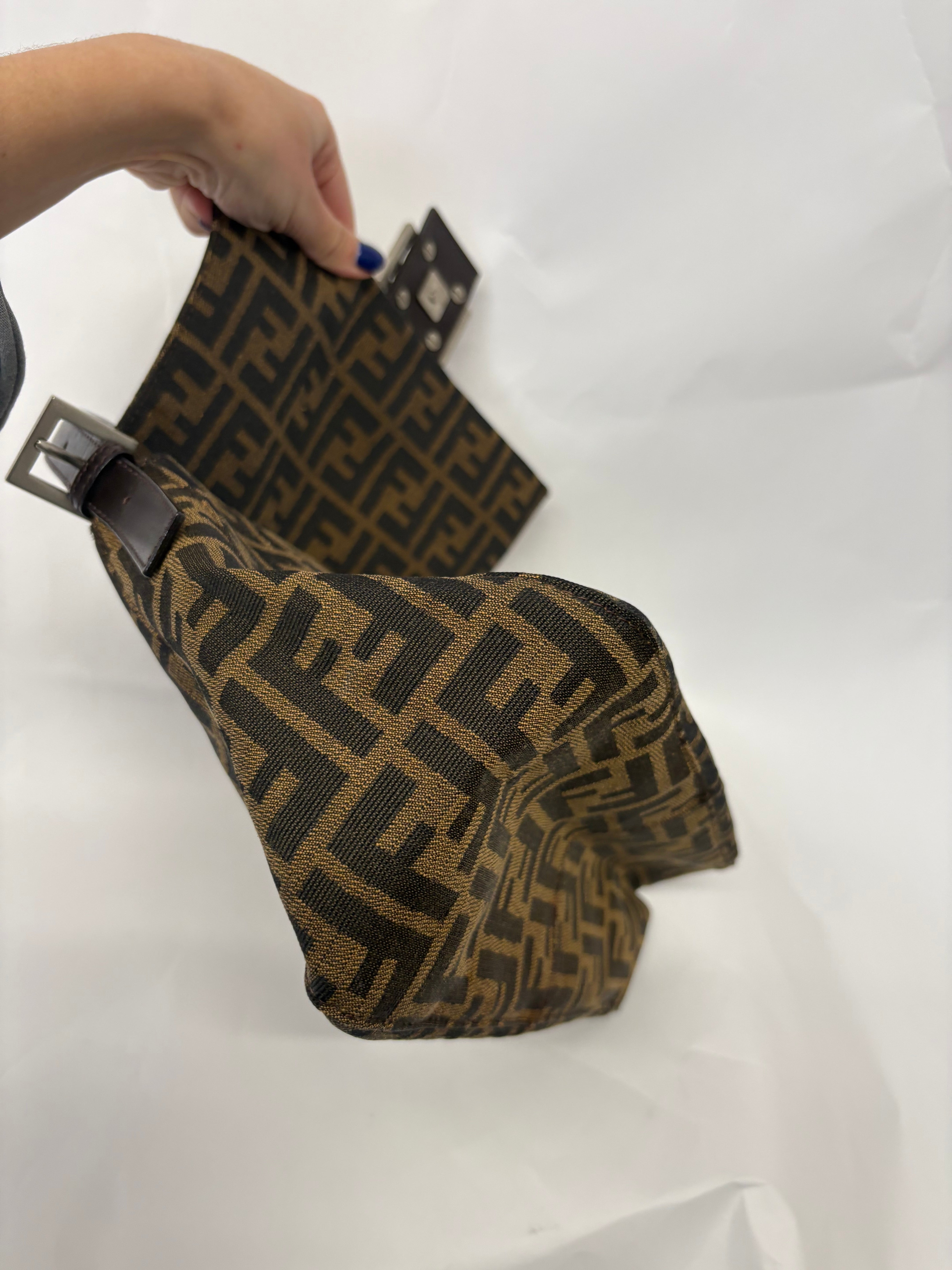 Fendi Mamma Baguette Zucca Canvas Marrón – Iconic FF