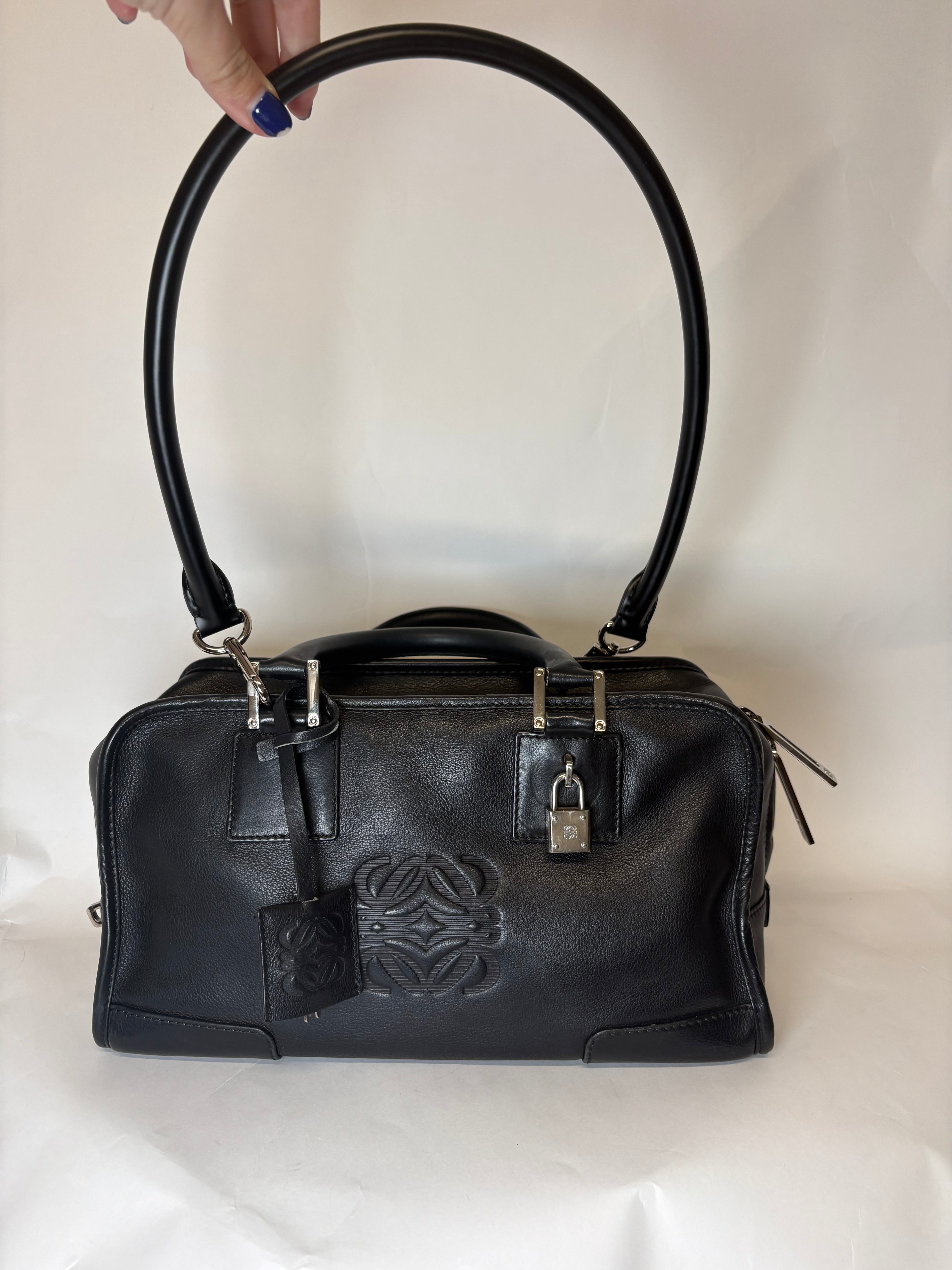 Loewe amazona 30 negro y plata con bandolera