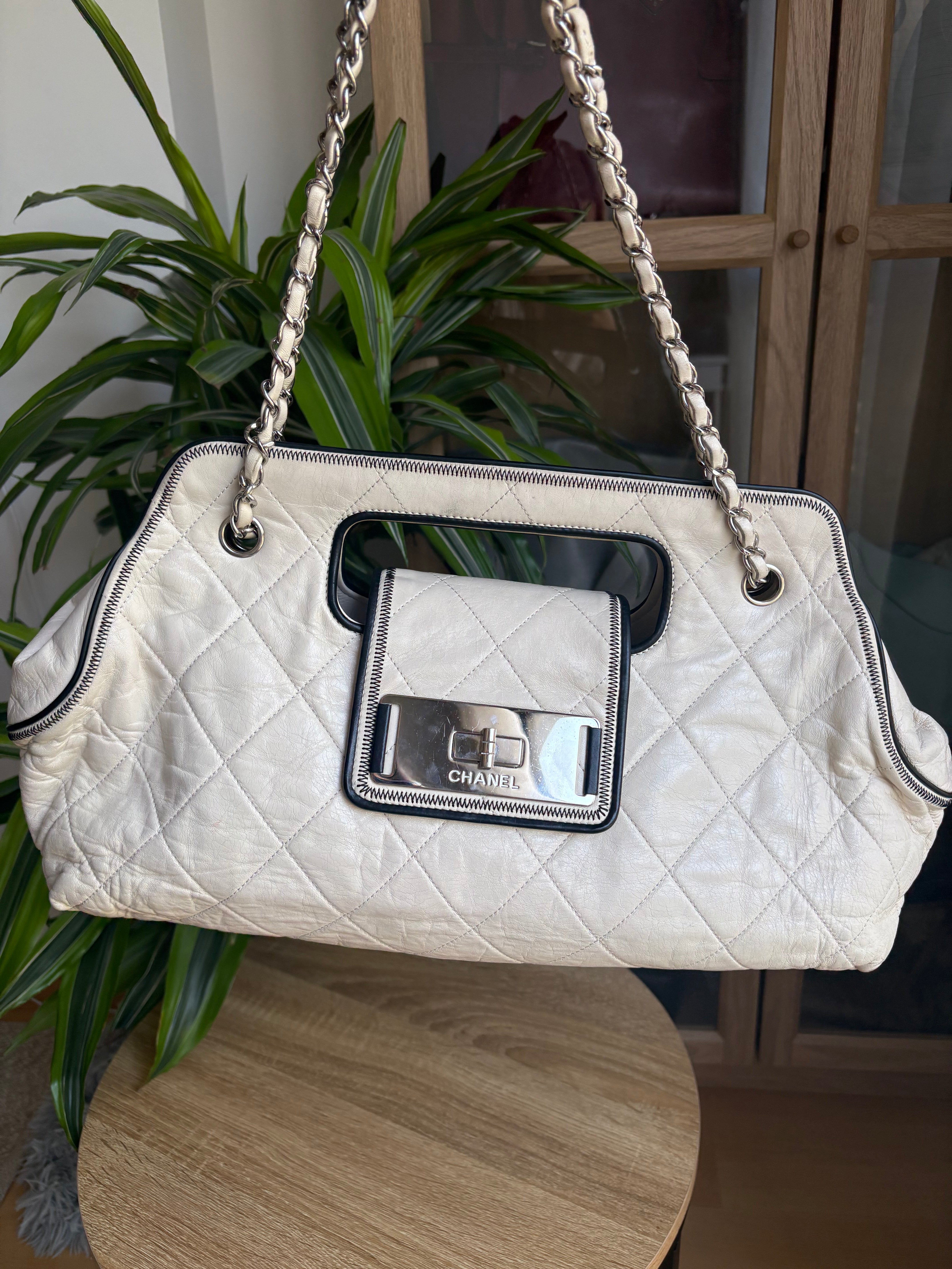 CHANEL - Reissue Accordion Flap blanco