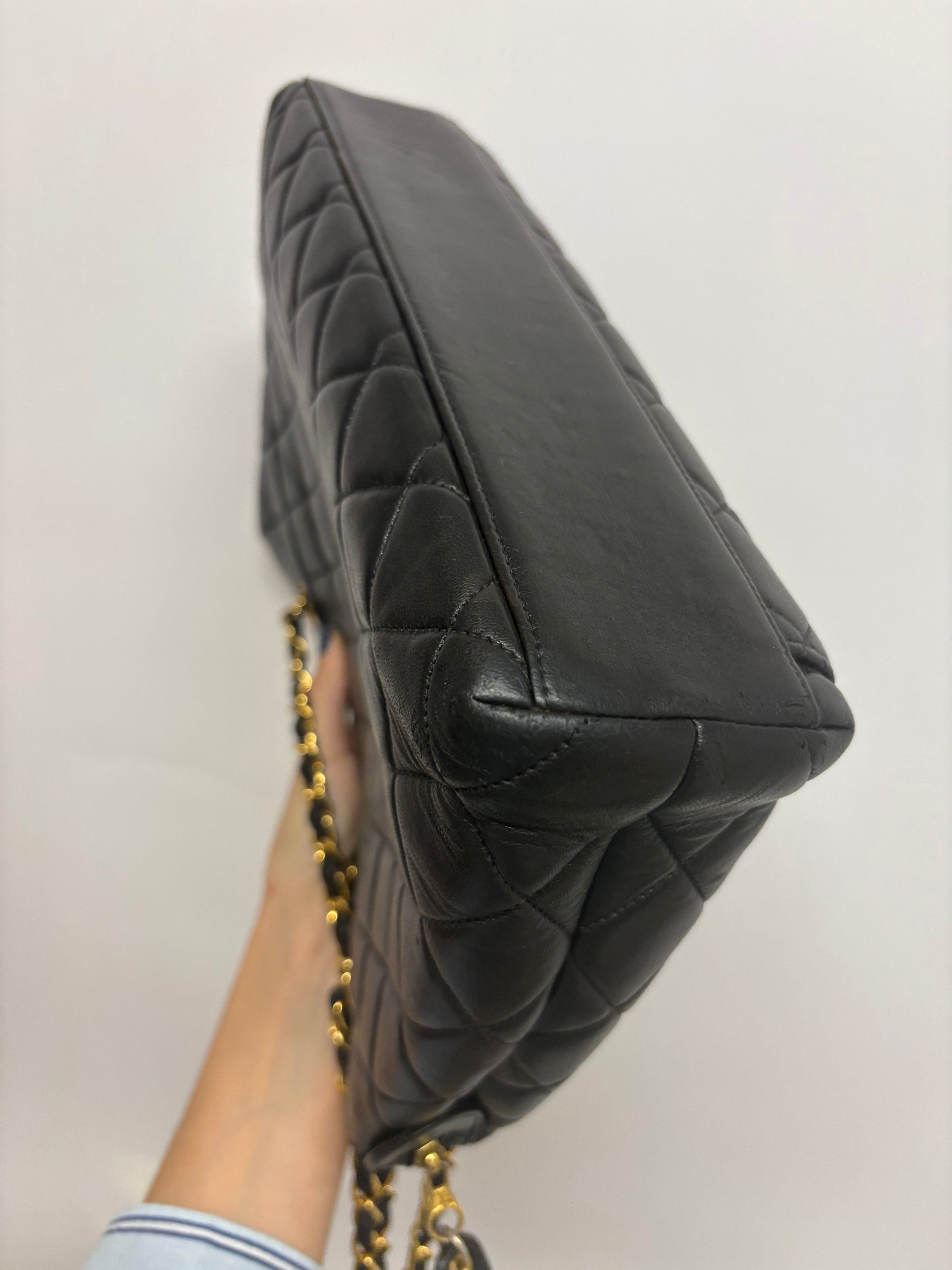 Chanel matelassé turn lock negro piel cordero cadena de hombro