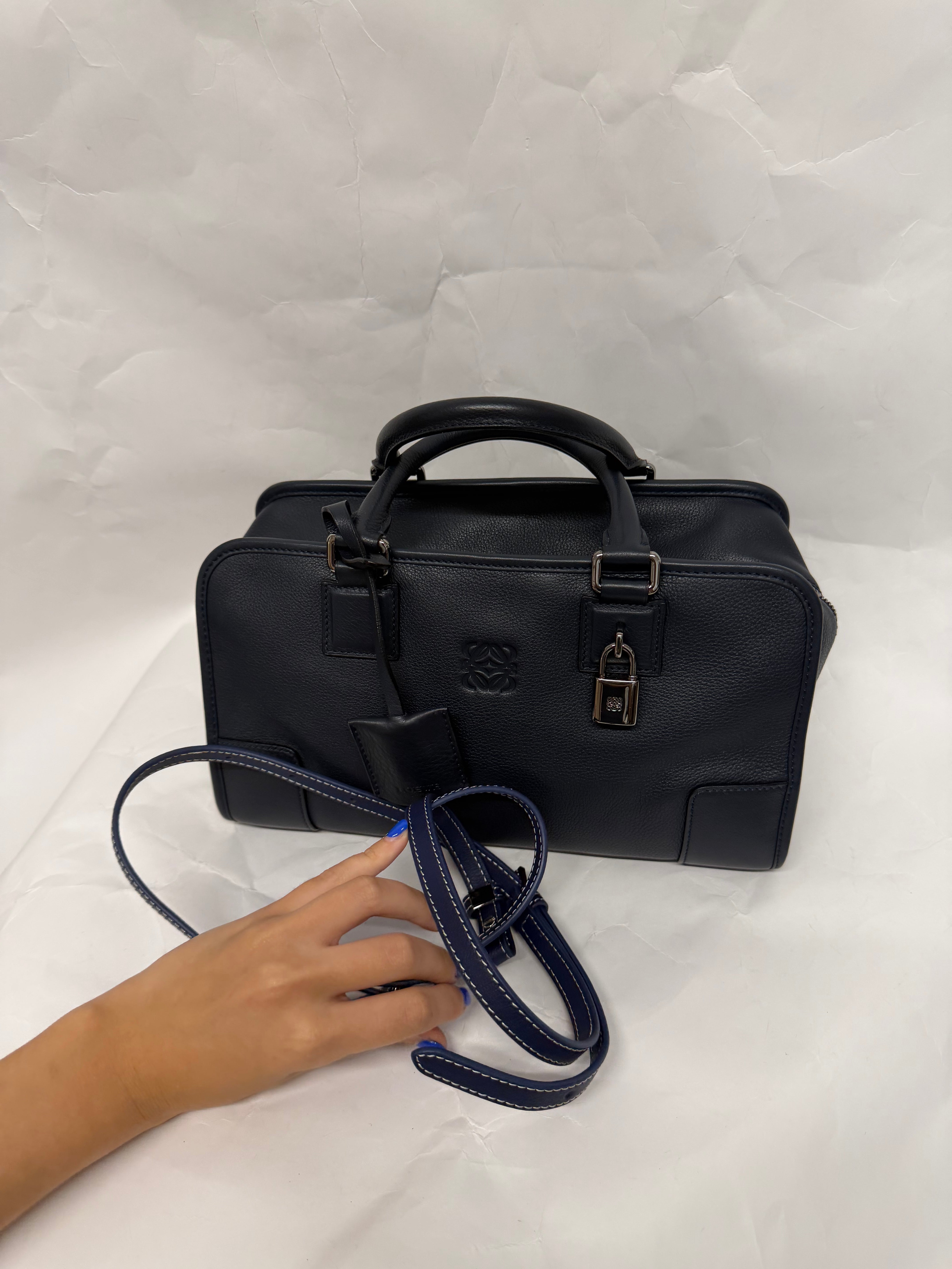 Loewe Amazona 28 Piel Azul Oscuro