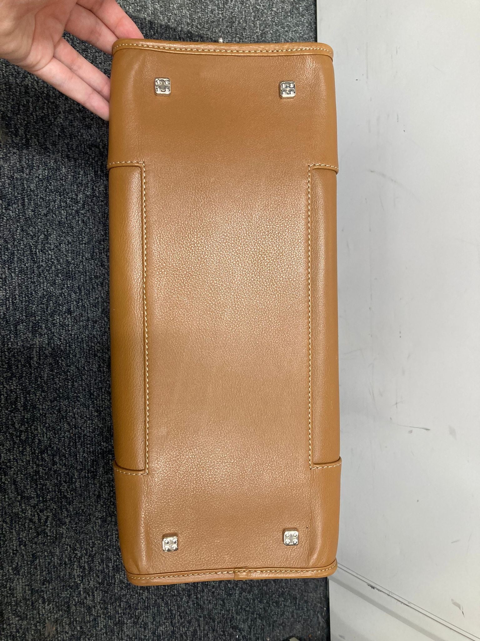 Loewe Amazona 35 en piel marrón camel