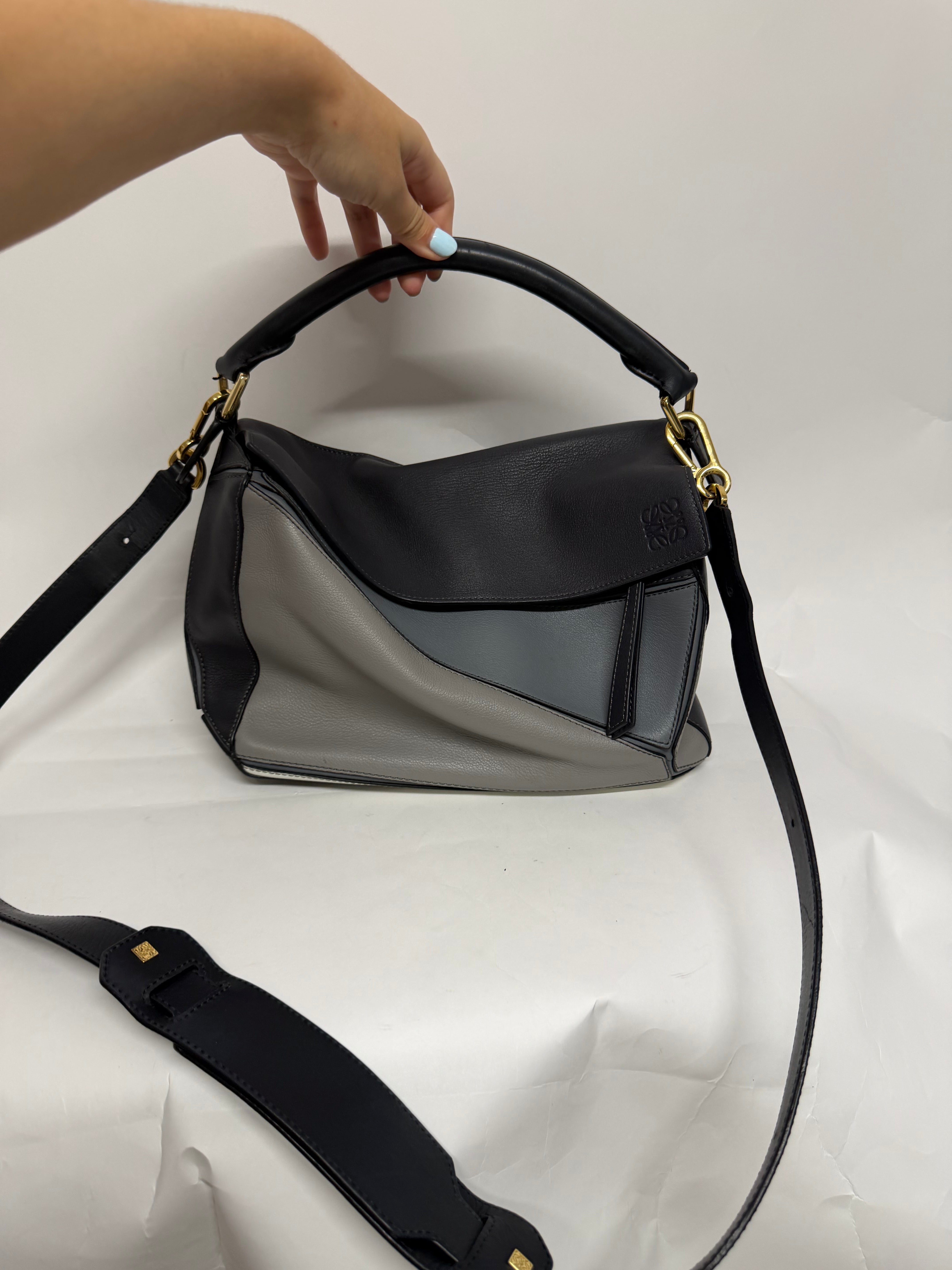 Loewe Puzzle Mediano Tricolor Gris y Negro
