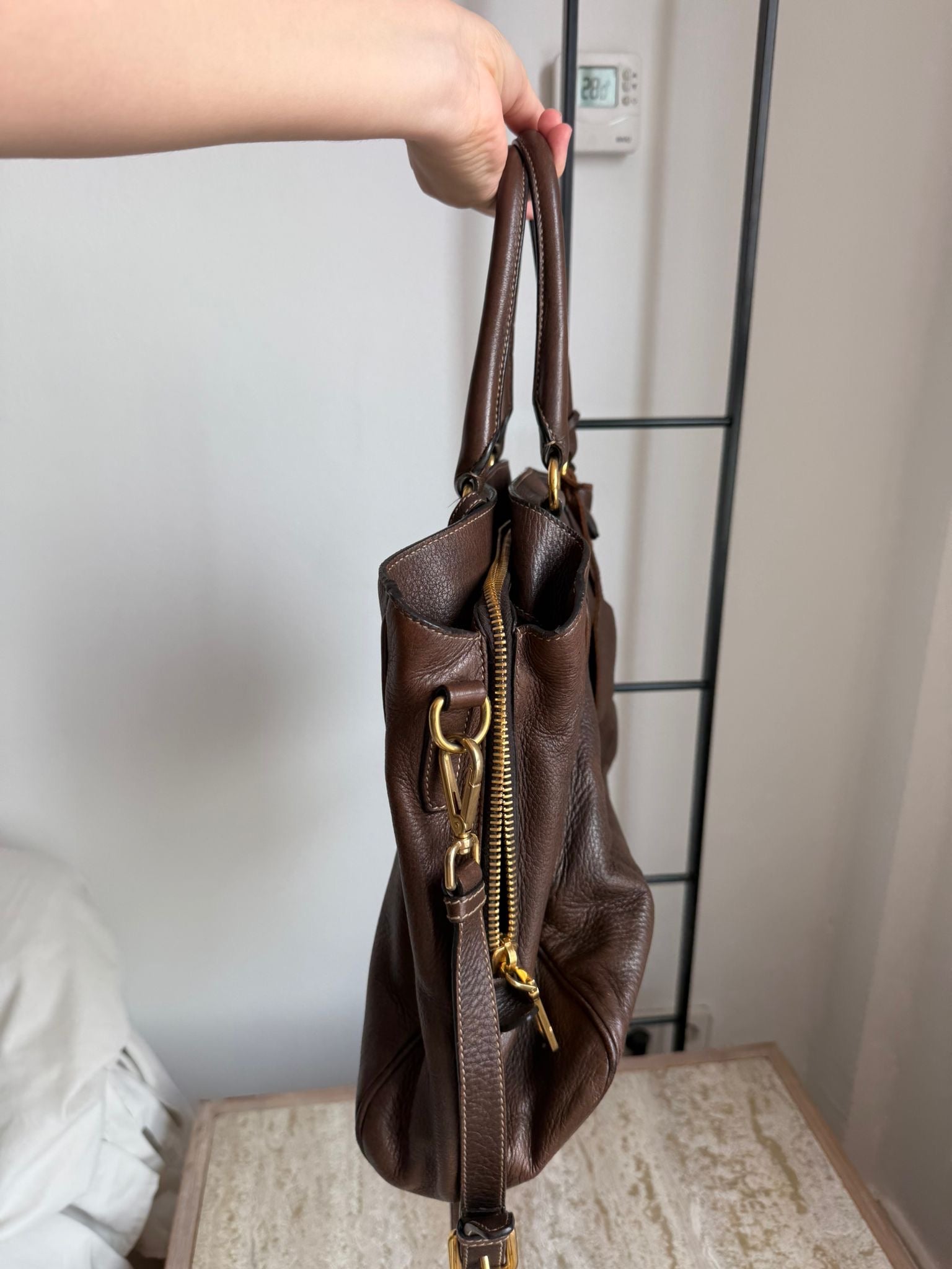 Prada Tote marrón en cuero con bandolera