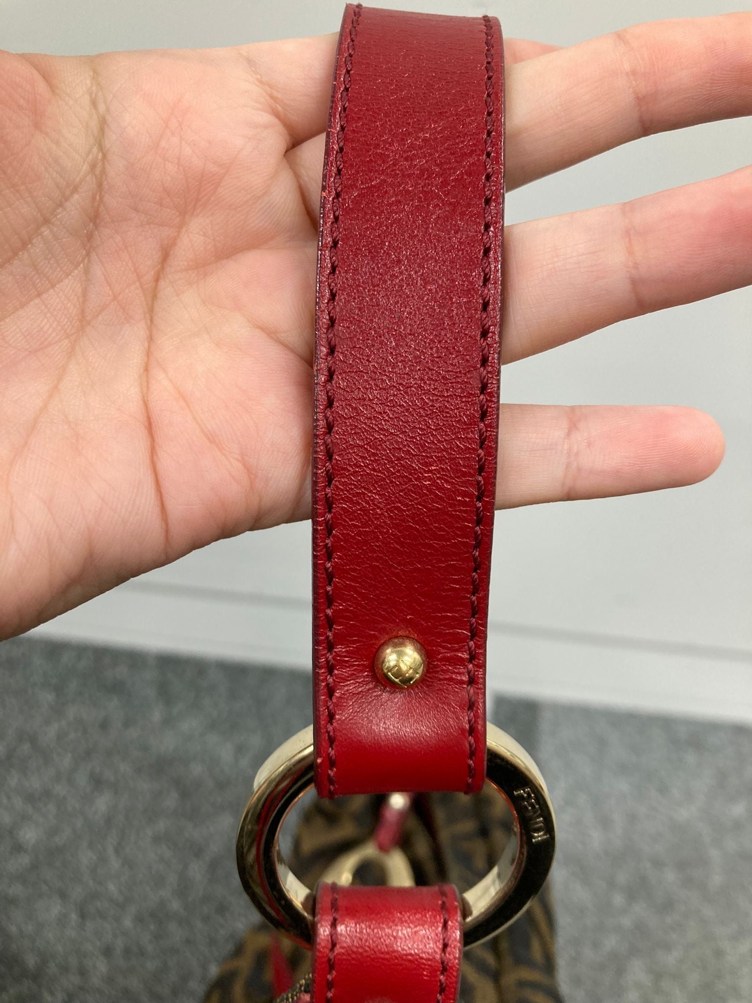 Fendi Zucchino Hobo Bag con Asa en Piel Roja