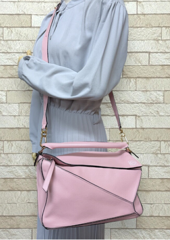 LOEWE Puzzle Rosa – Tamaño Mediano- bajo pedido