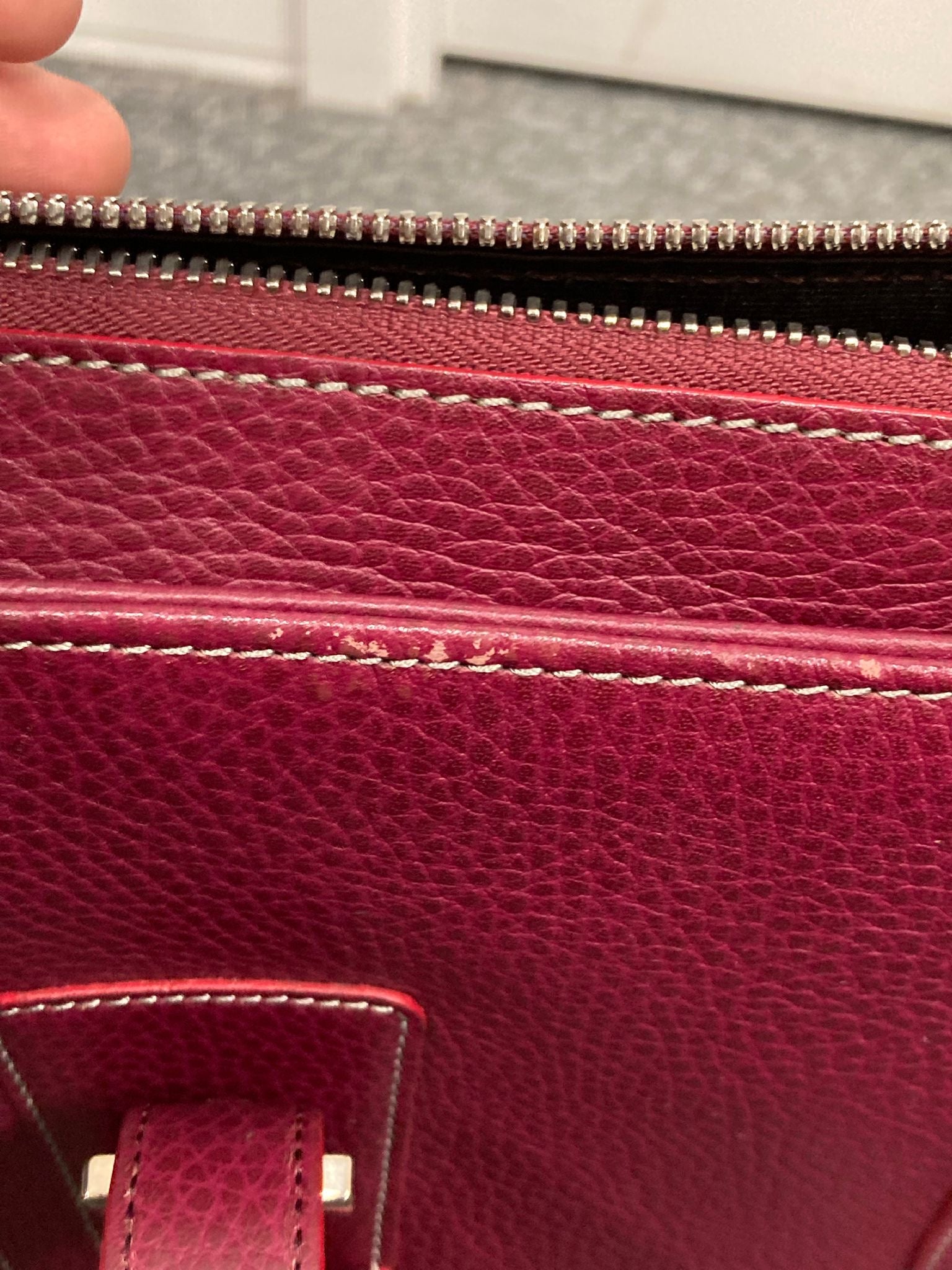 Loewe Logo Tote en piel burdeos