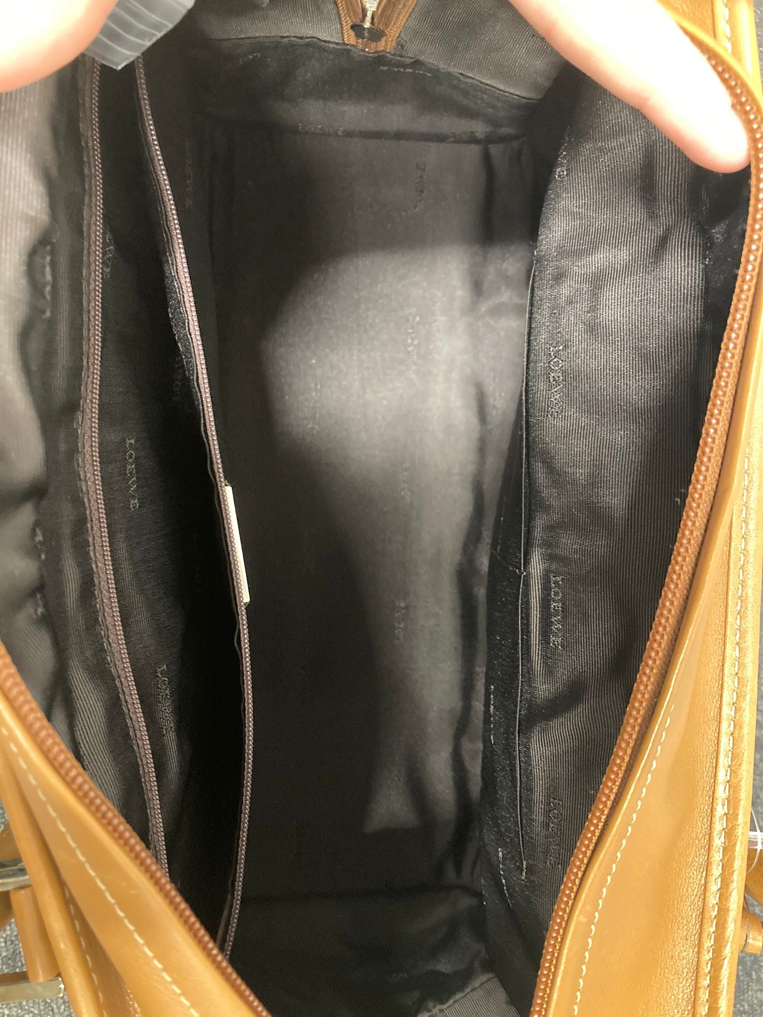 Loewe Amazona 35 en piel marrón camel
