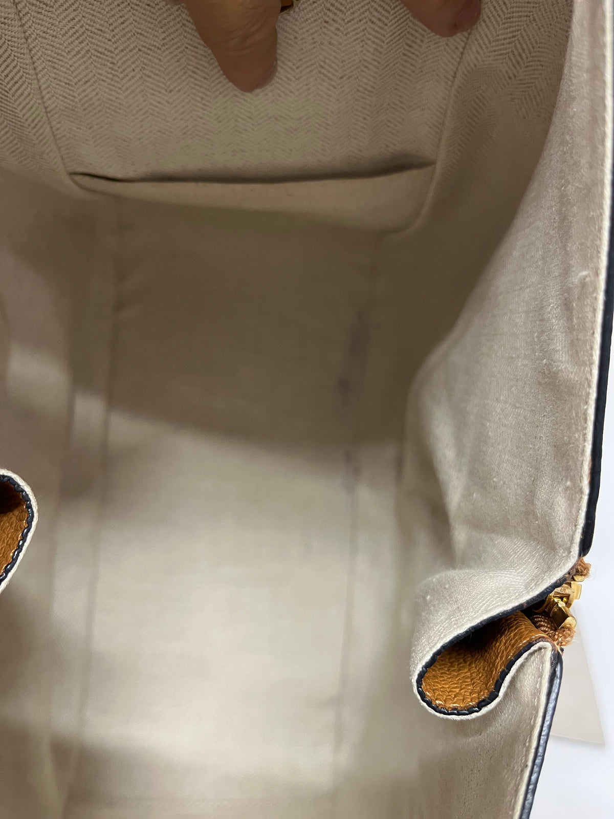 Loewe Hammock Mediano Piel Graneada Camel