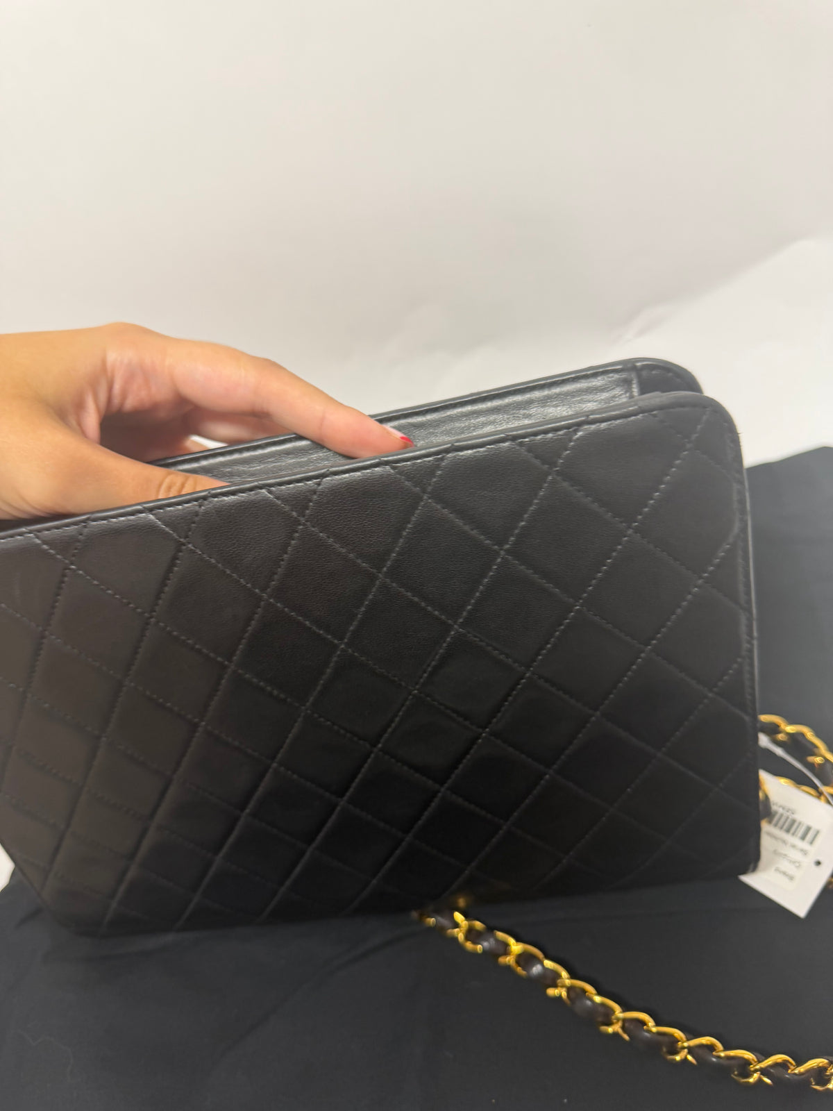 Chanel Classic Single Flap Mediano Piel de Cordero Negra Herrajes Dorados