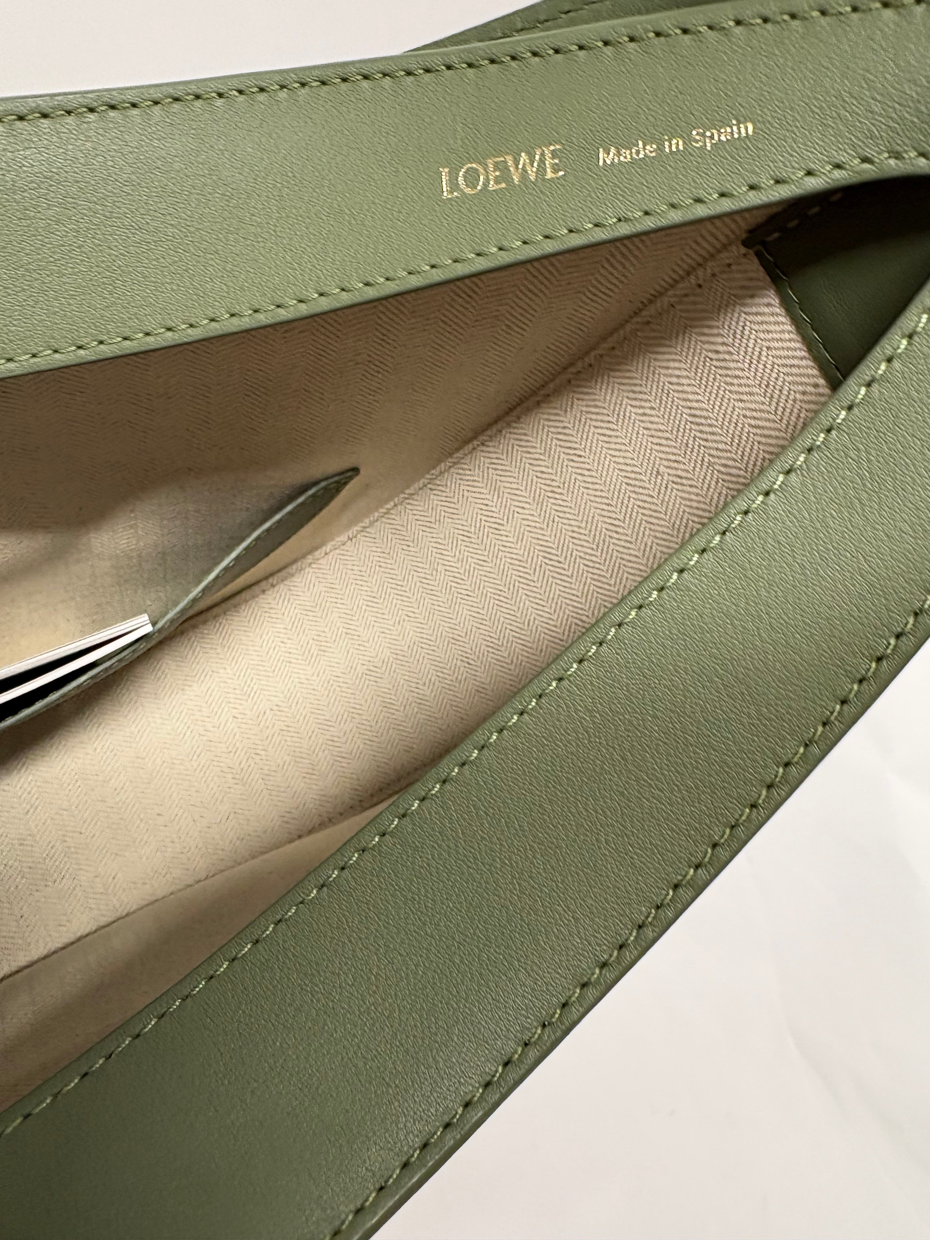 Loewe Luna Hobo Verde Anagrama