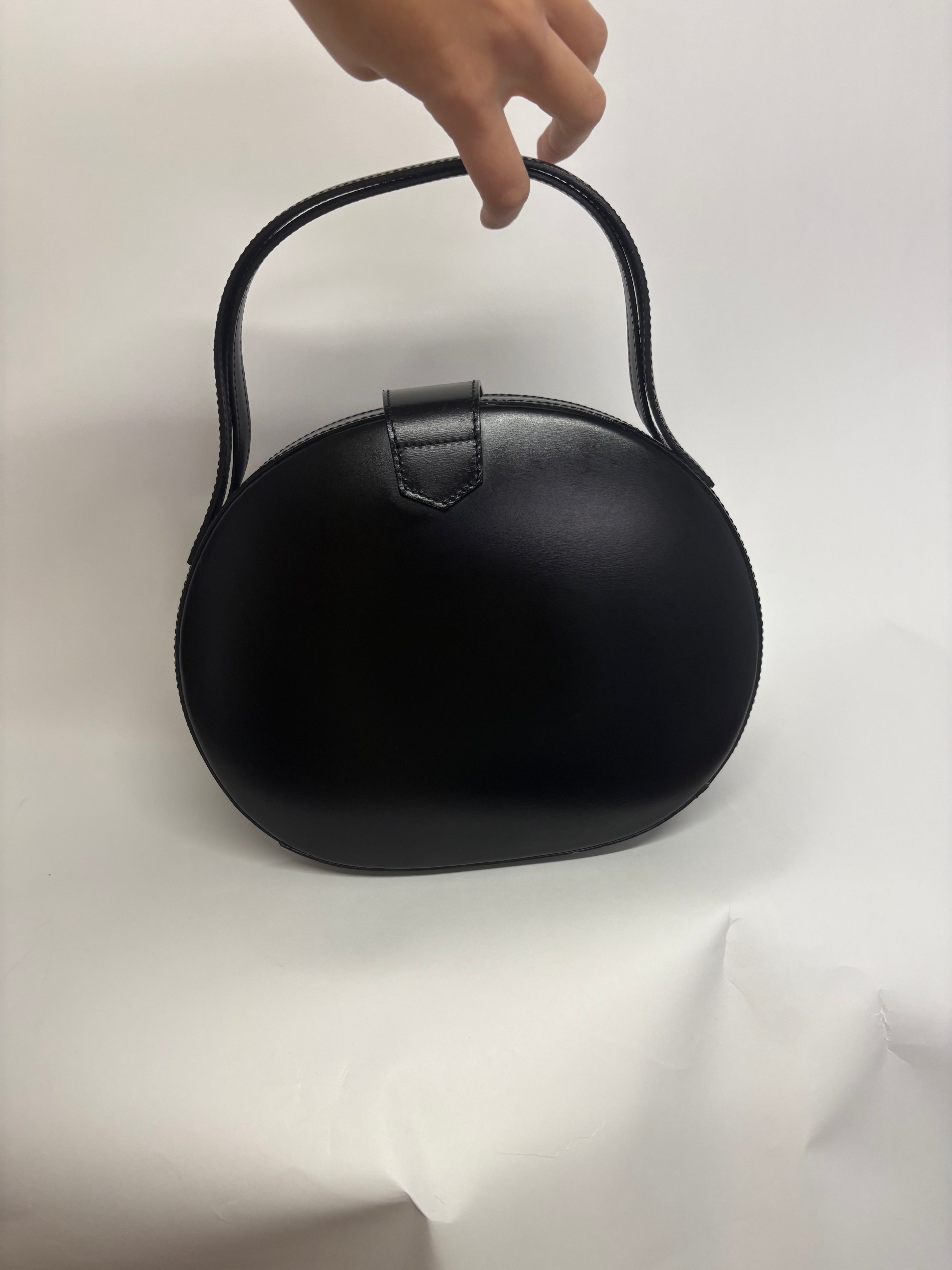 Loewe bombonera negra de mano piel cepillada