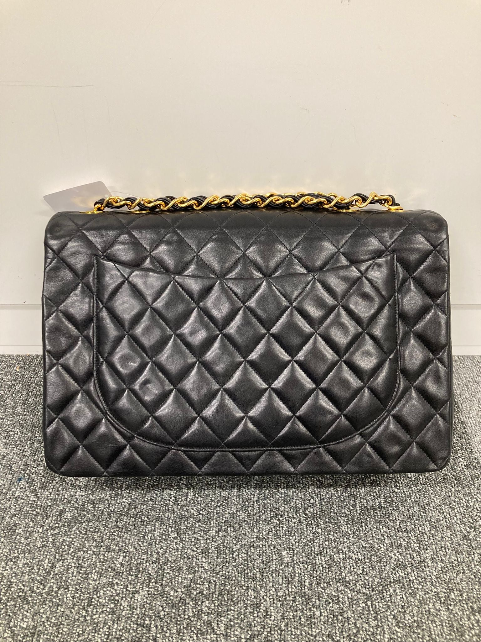 Chanel Jumbo Timeless 34 Vintage en piel de cordero negra y herrajes dorados