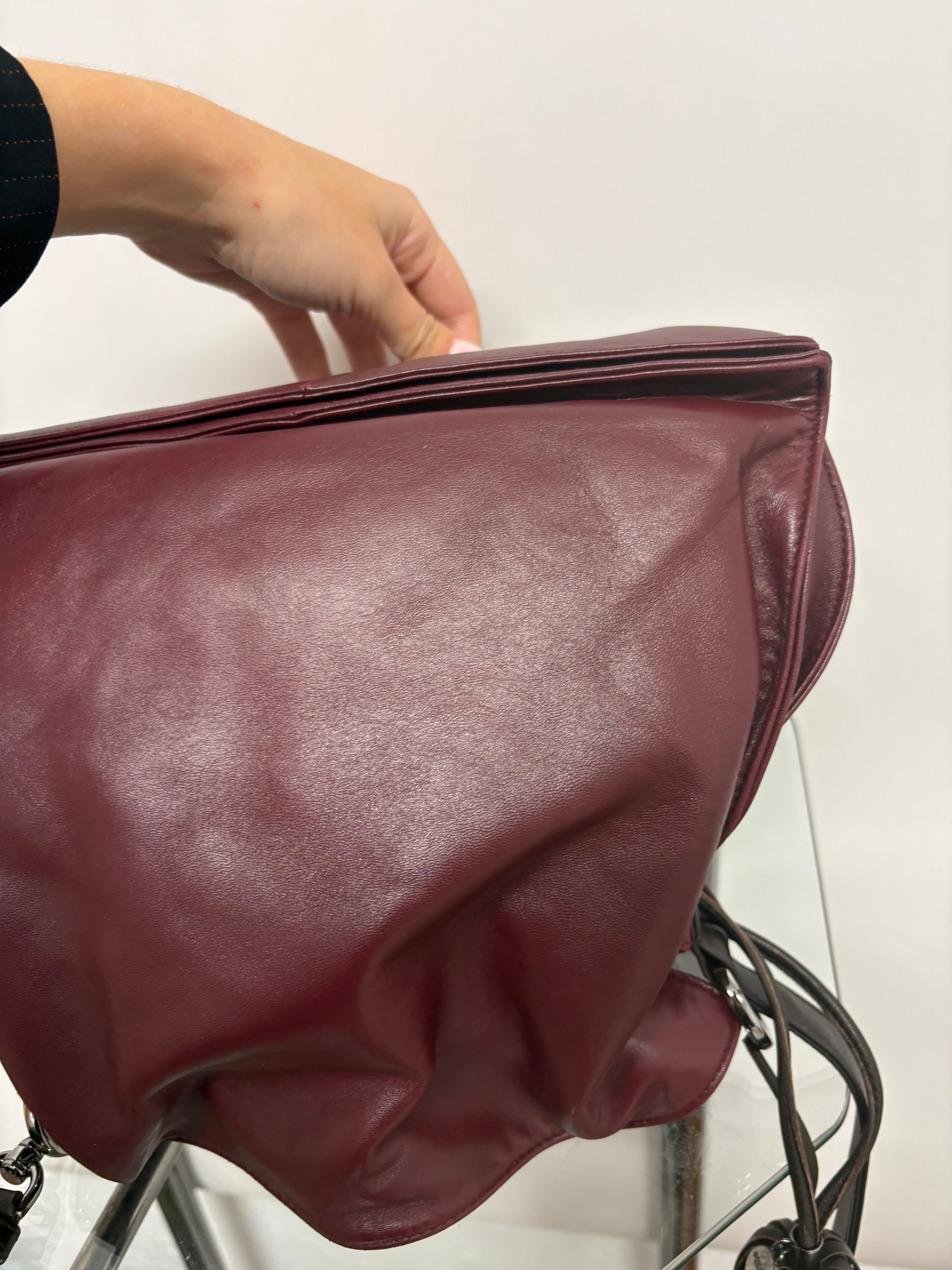 Loewe flamenco mediano burdeos y marrones con bandolera y borlas