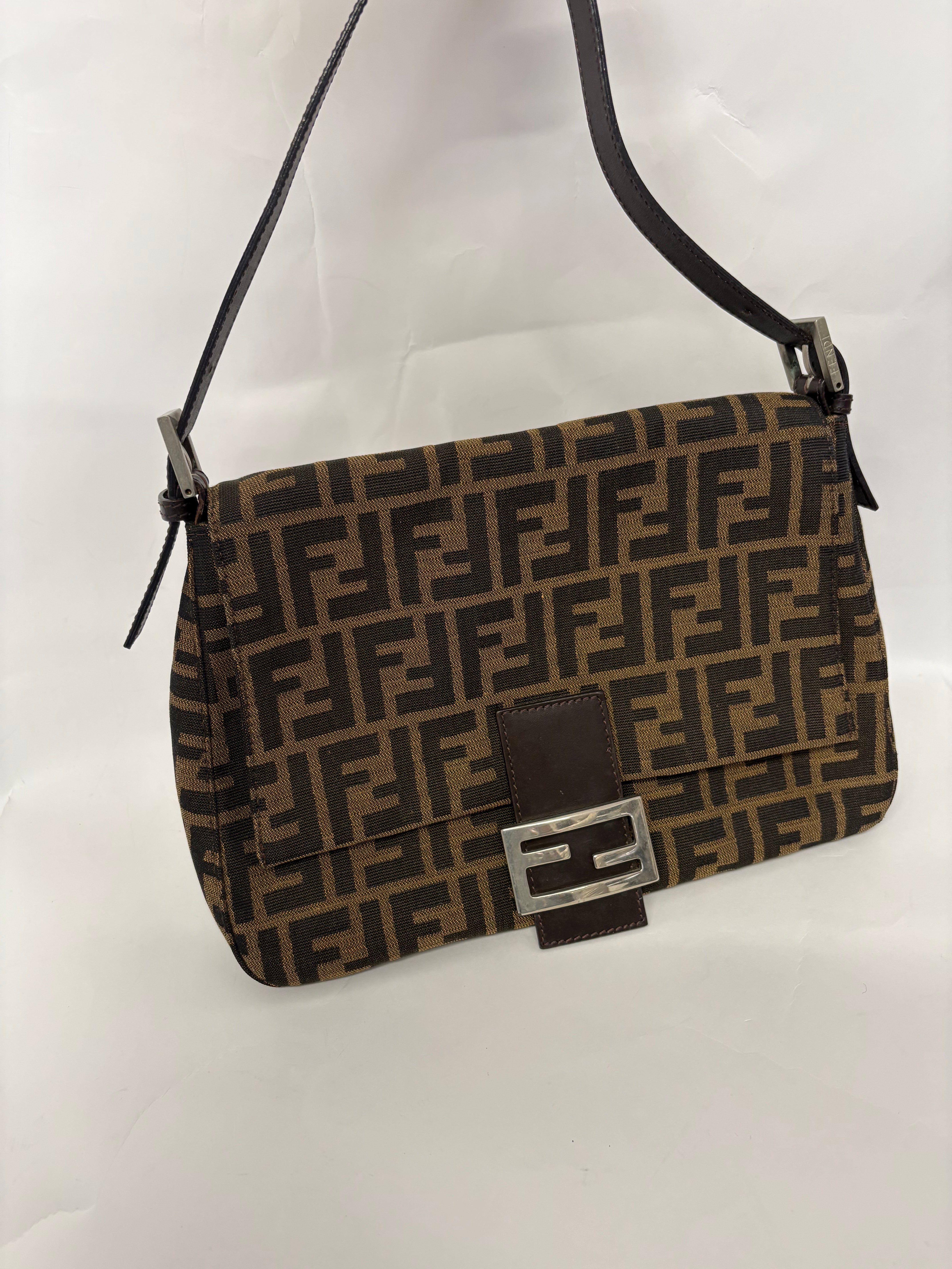 Fendi Mamma Baguette Zucca Canvas Marrón – Iconic FF