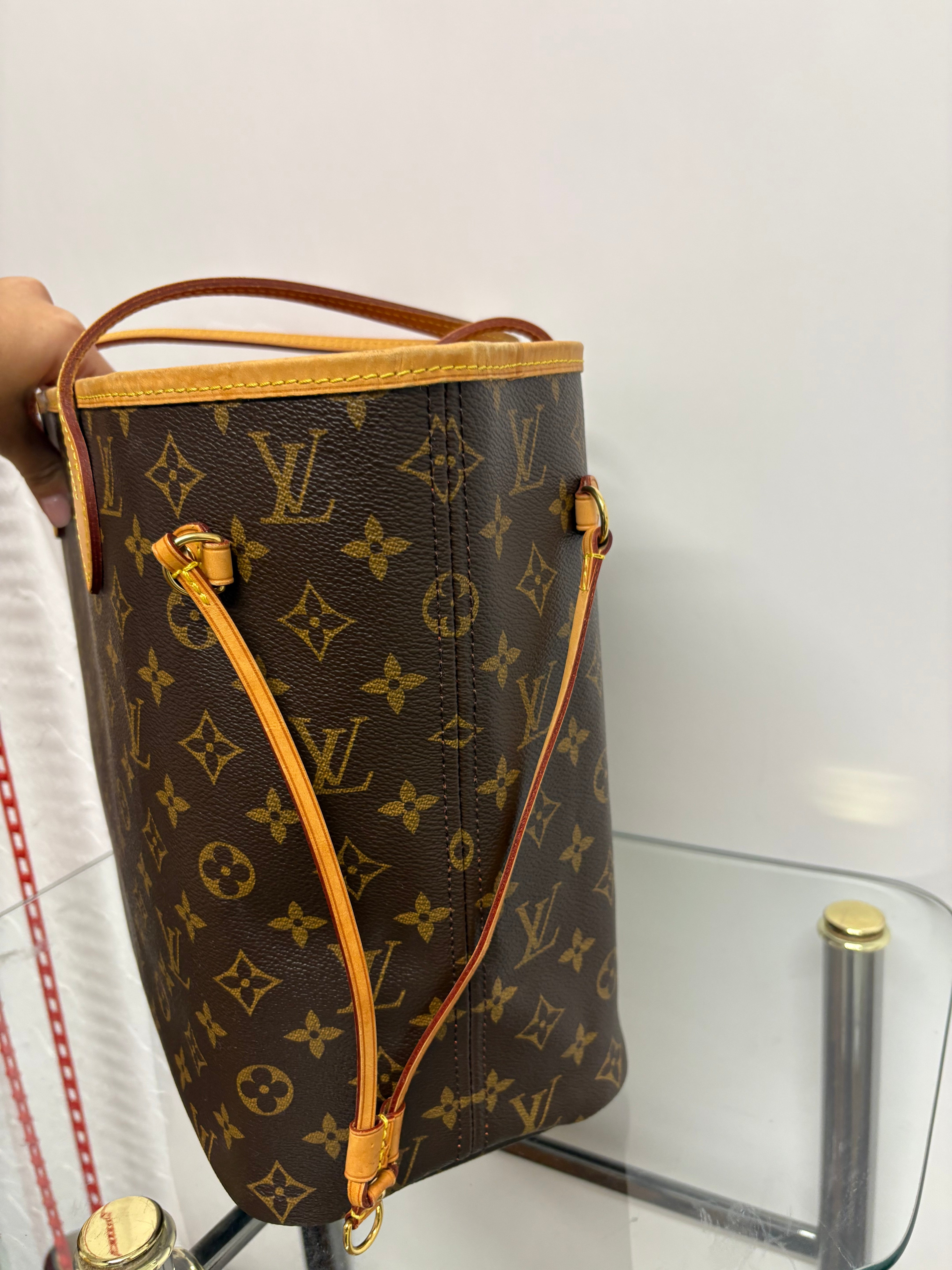 Louis Vuitton Neverfull MM Monogram Interior rojo