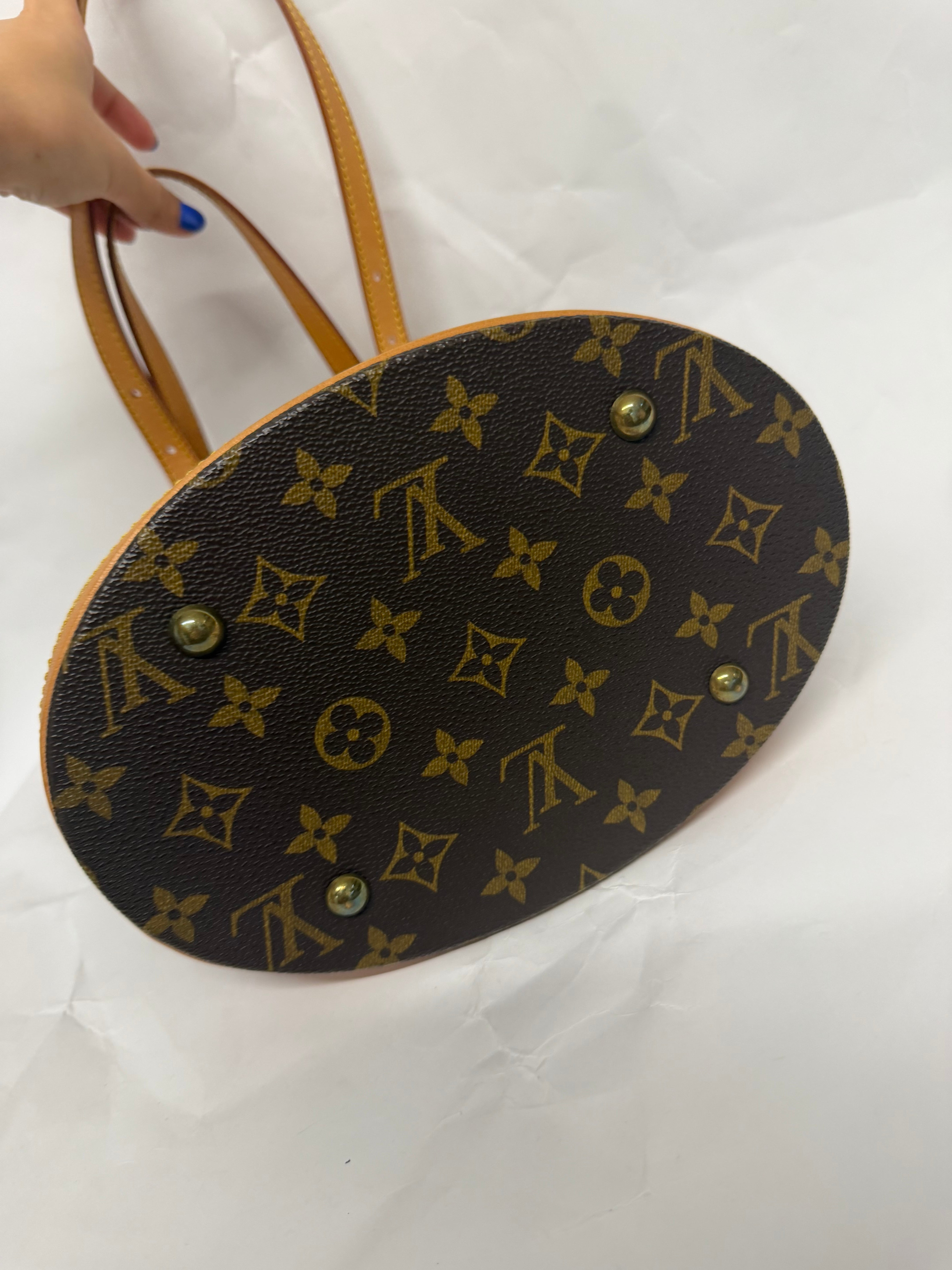Louis Vuitton Bucket PM Monogram Canvas con pochette