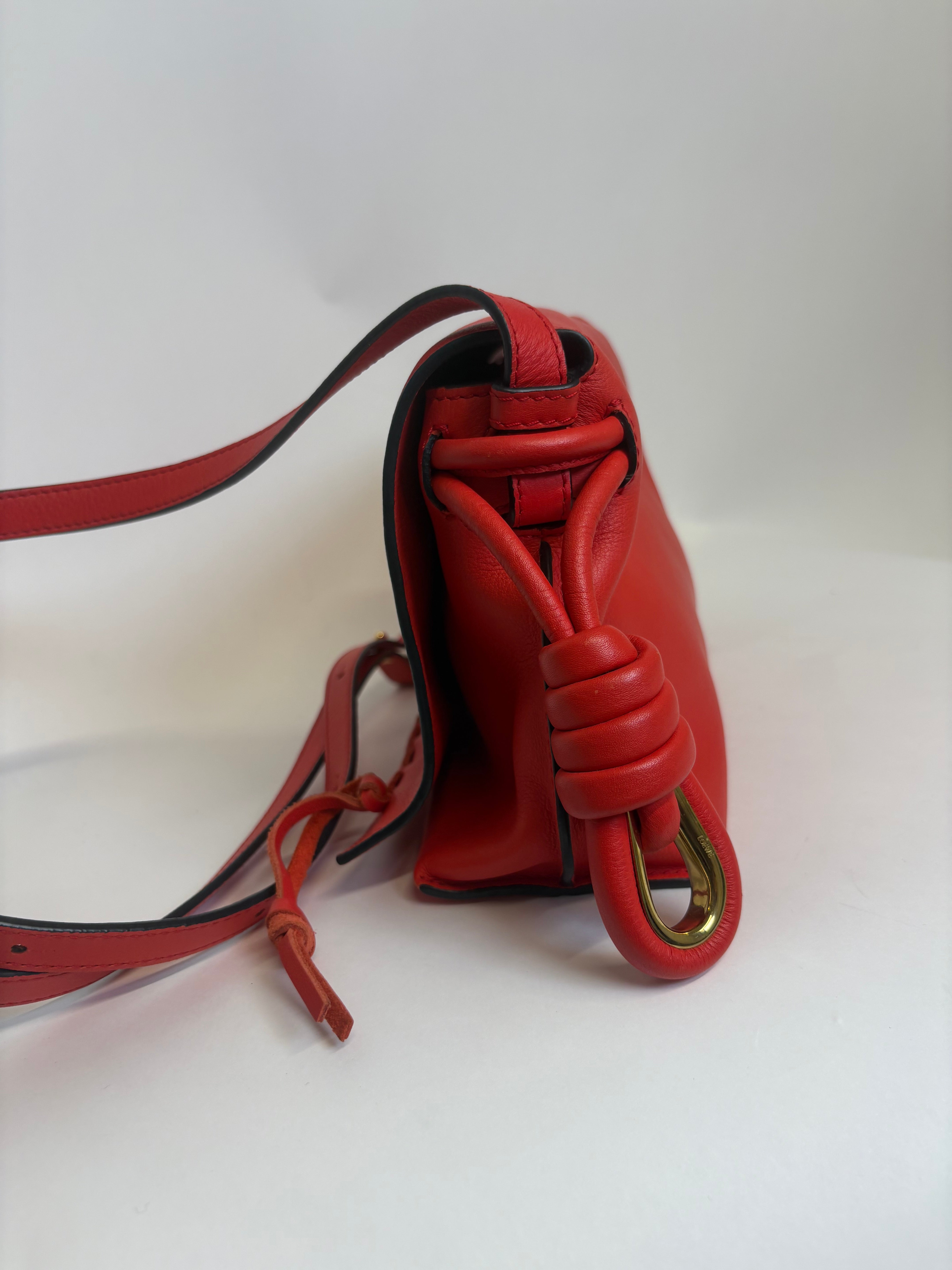 Loewe Flamenco Knot Bolso bandolera piel roja