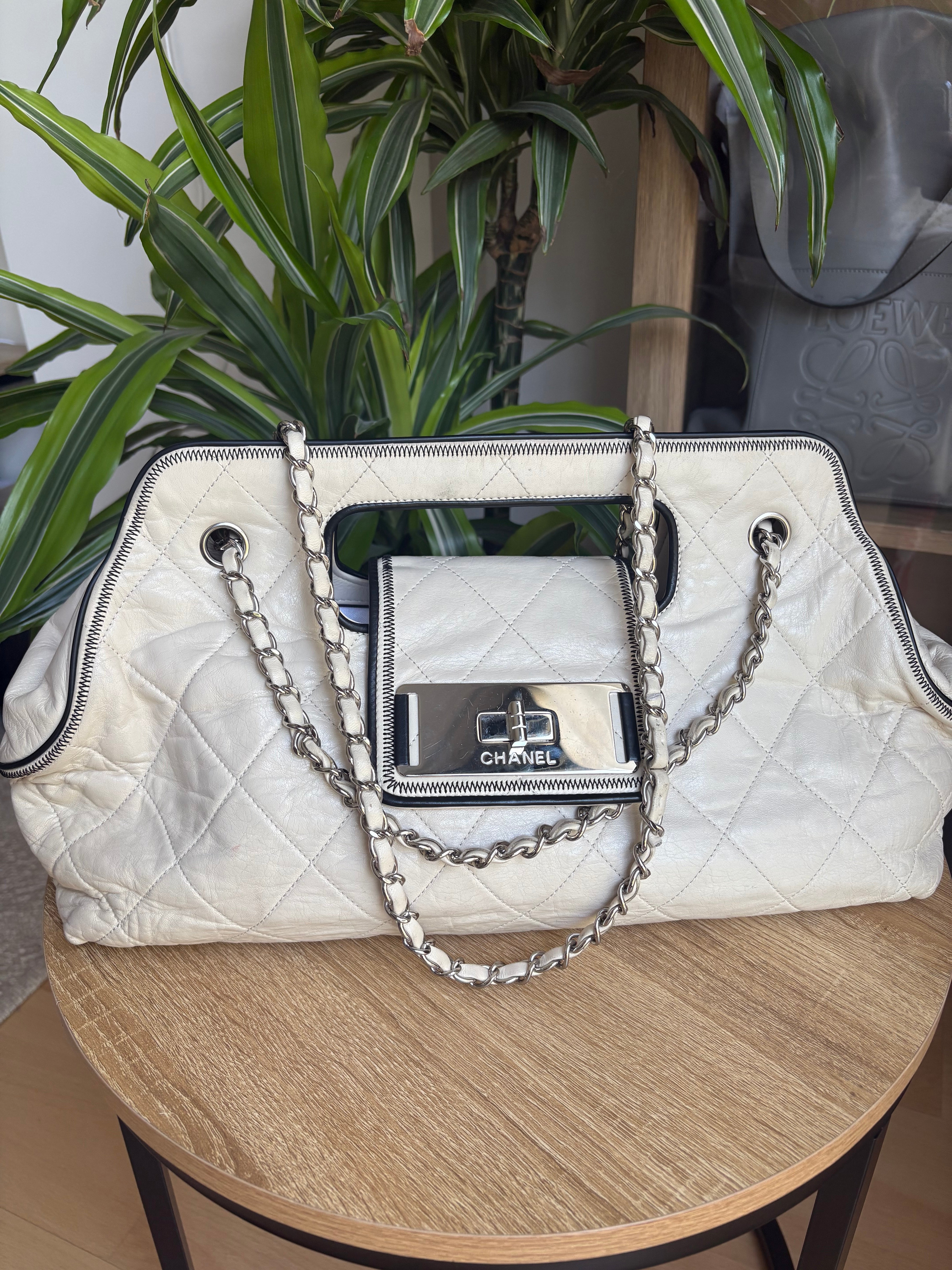 CHANEL - Reissue Accordion Flap blanco